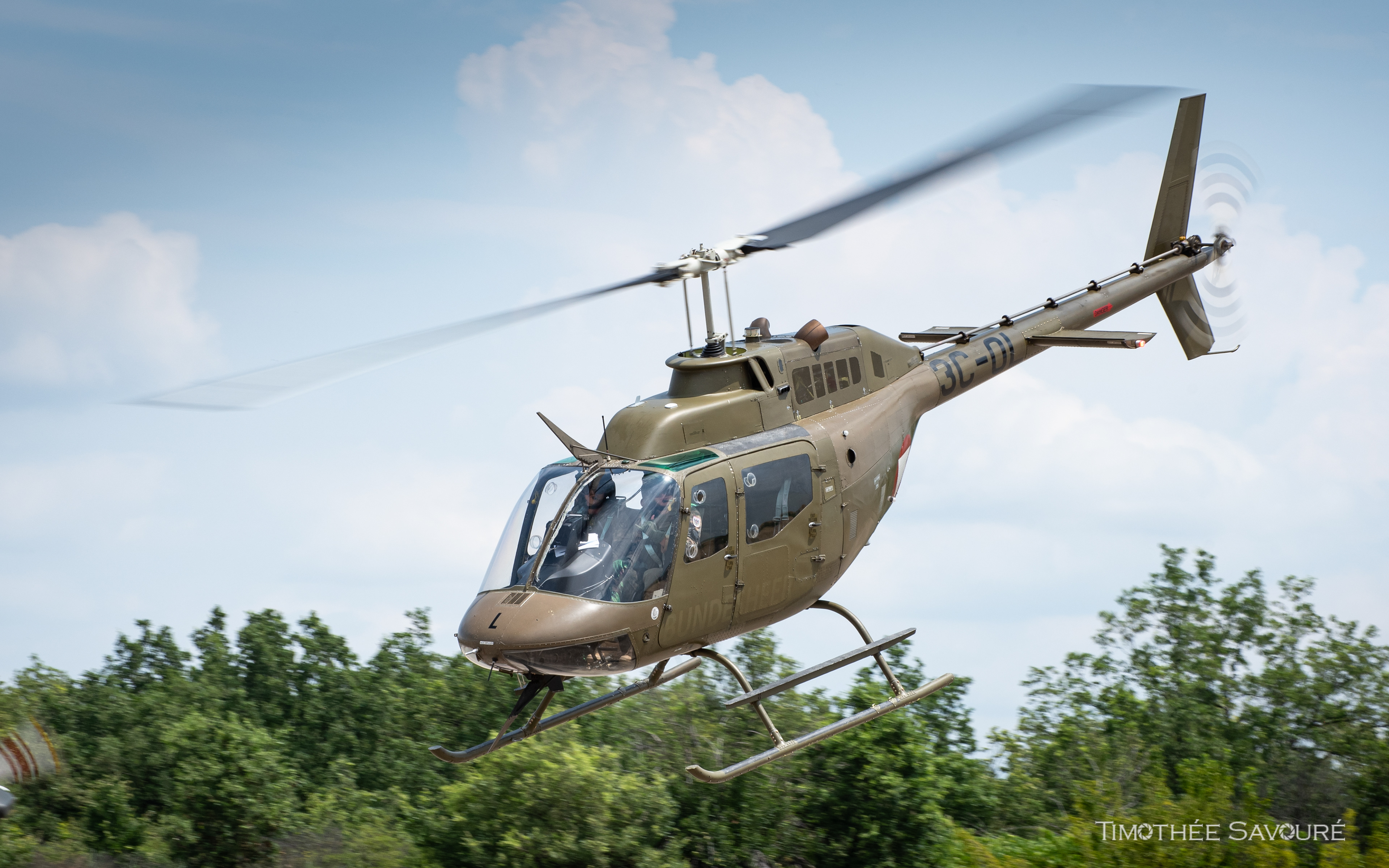Austrian Air Force OH-58D Kiowa leaving Cheshnegirovo