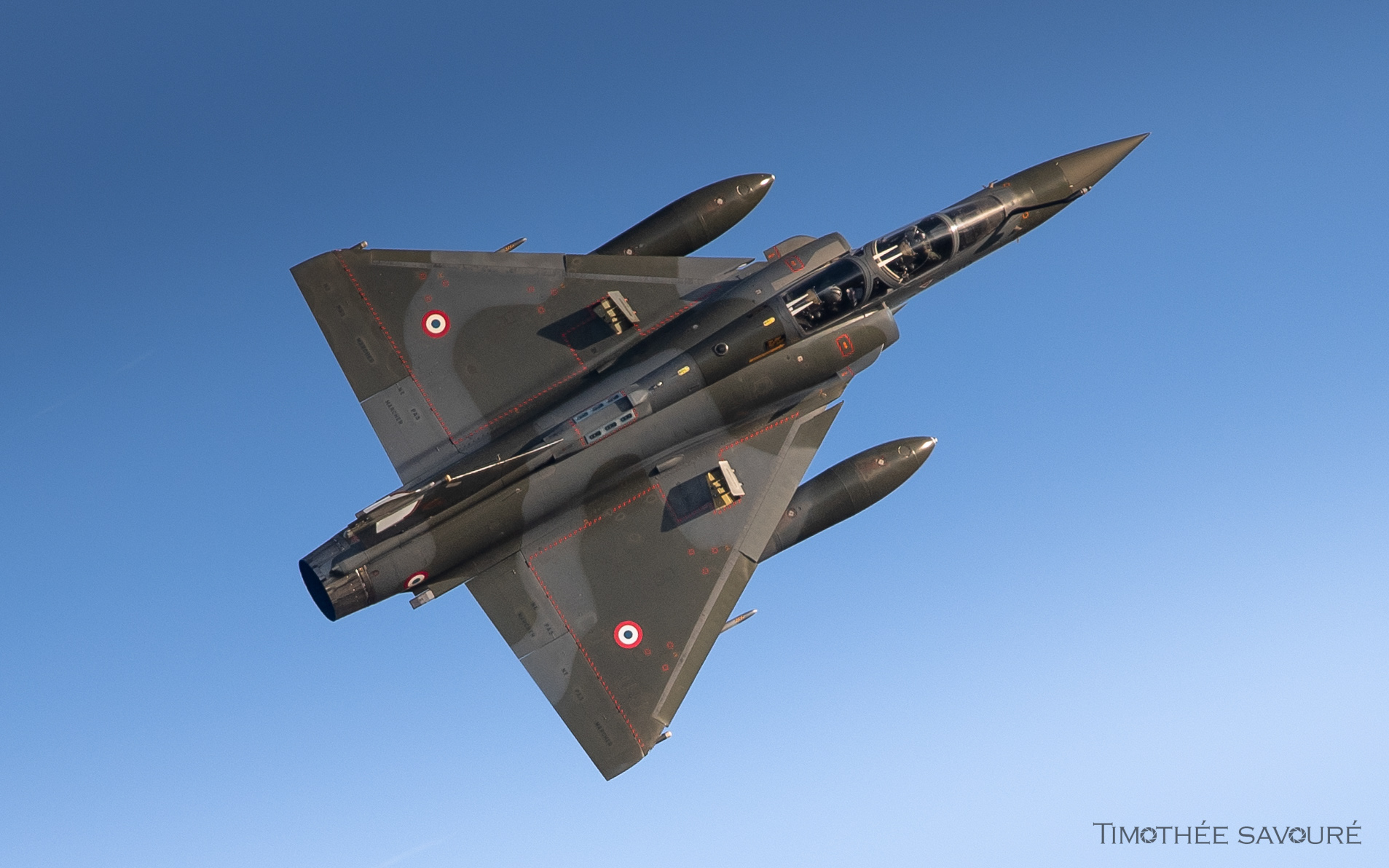 Mirage 2000D n°627 breaking before landing