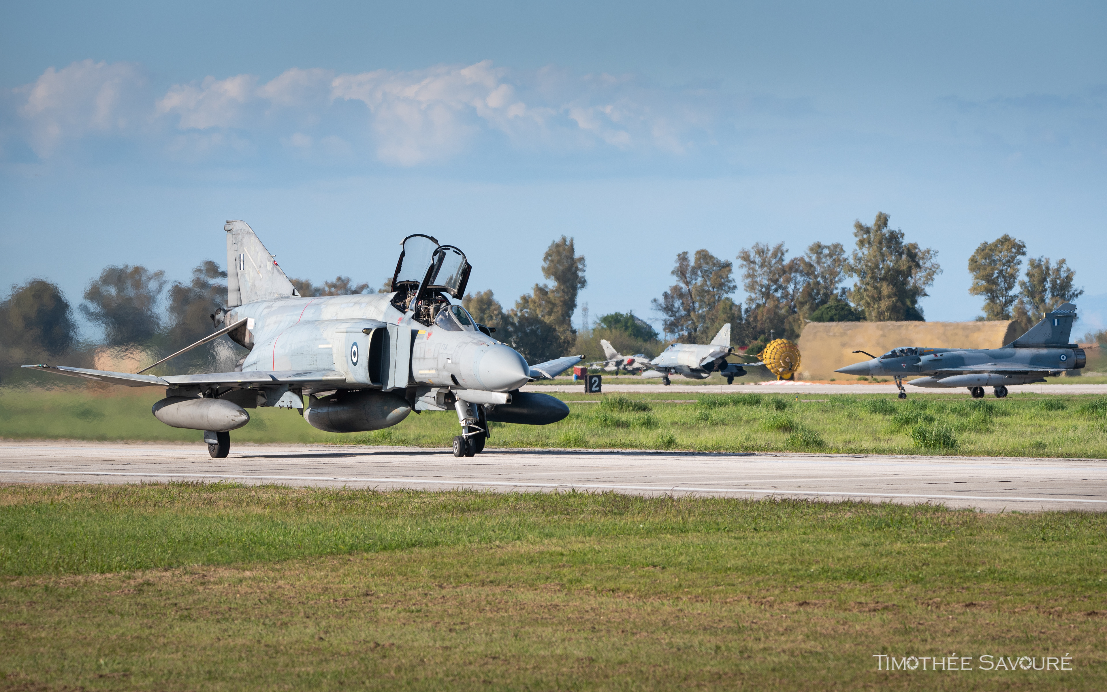 Hellenic Mirage 2000 and F-4 Phantoms returning from an INIOCHOS mission