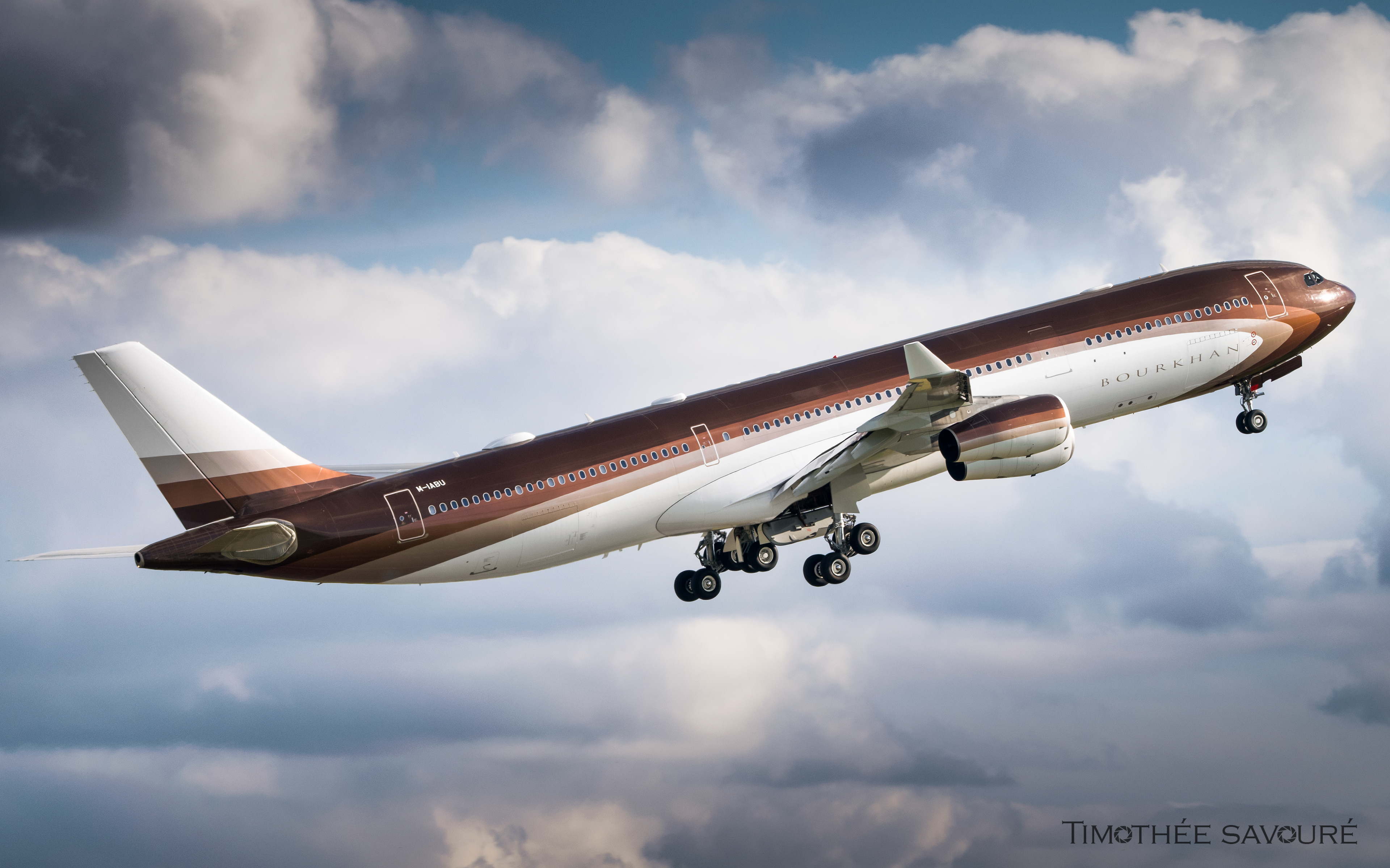 Global Jet Luxemburg Airbus A340-300 | M-IABU