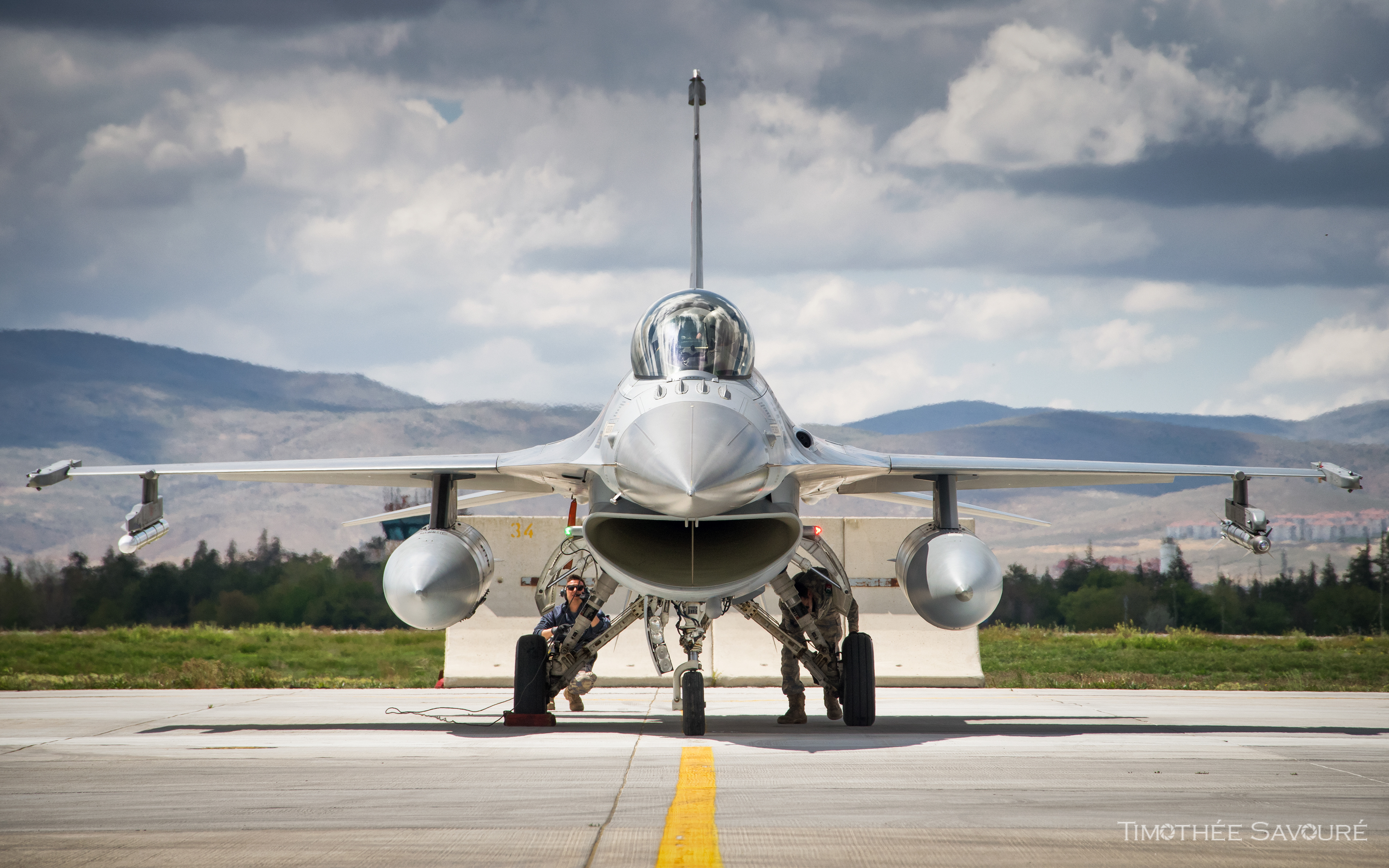 Turkish Air Force F-16C preparing for a mission.