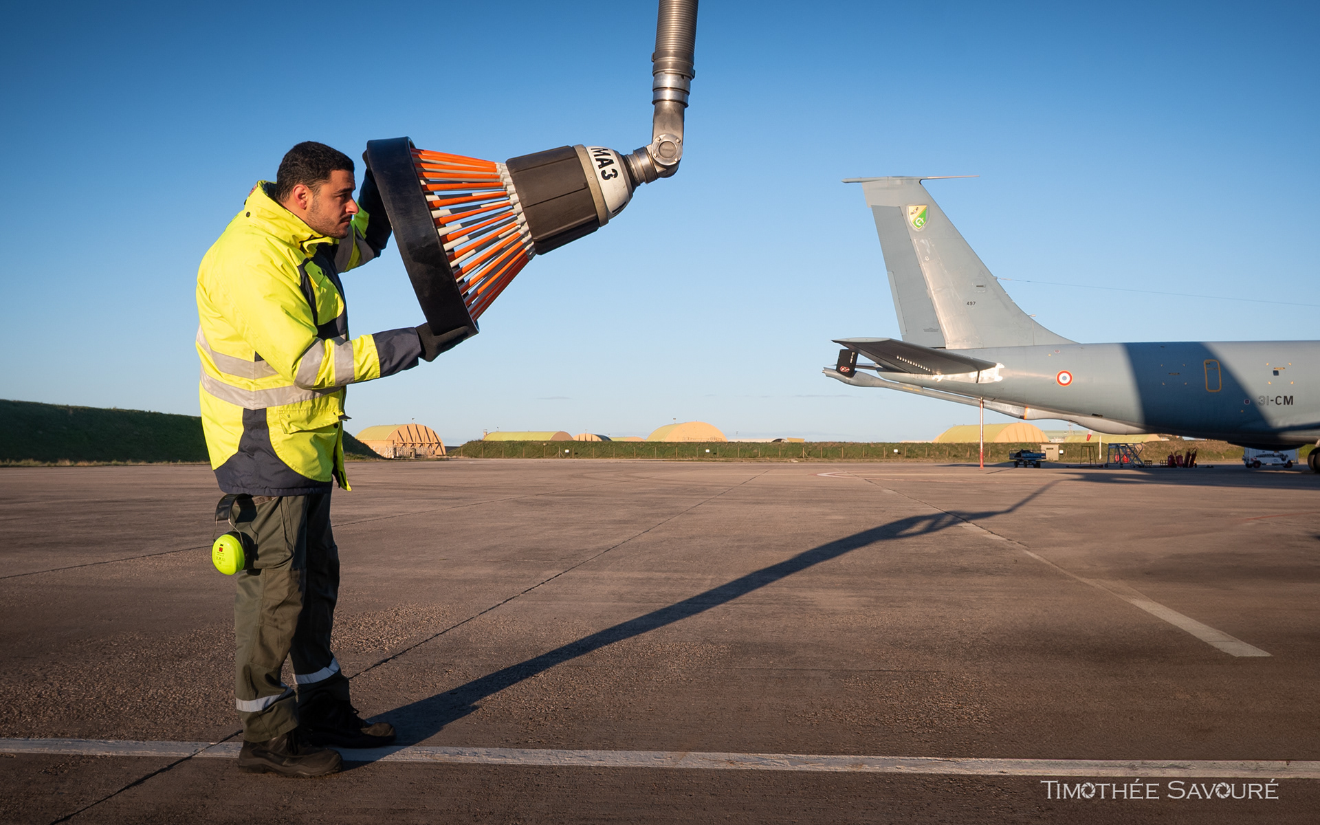 Final checks for this mechanic before an air refueling flight