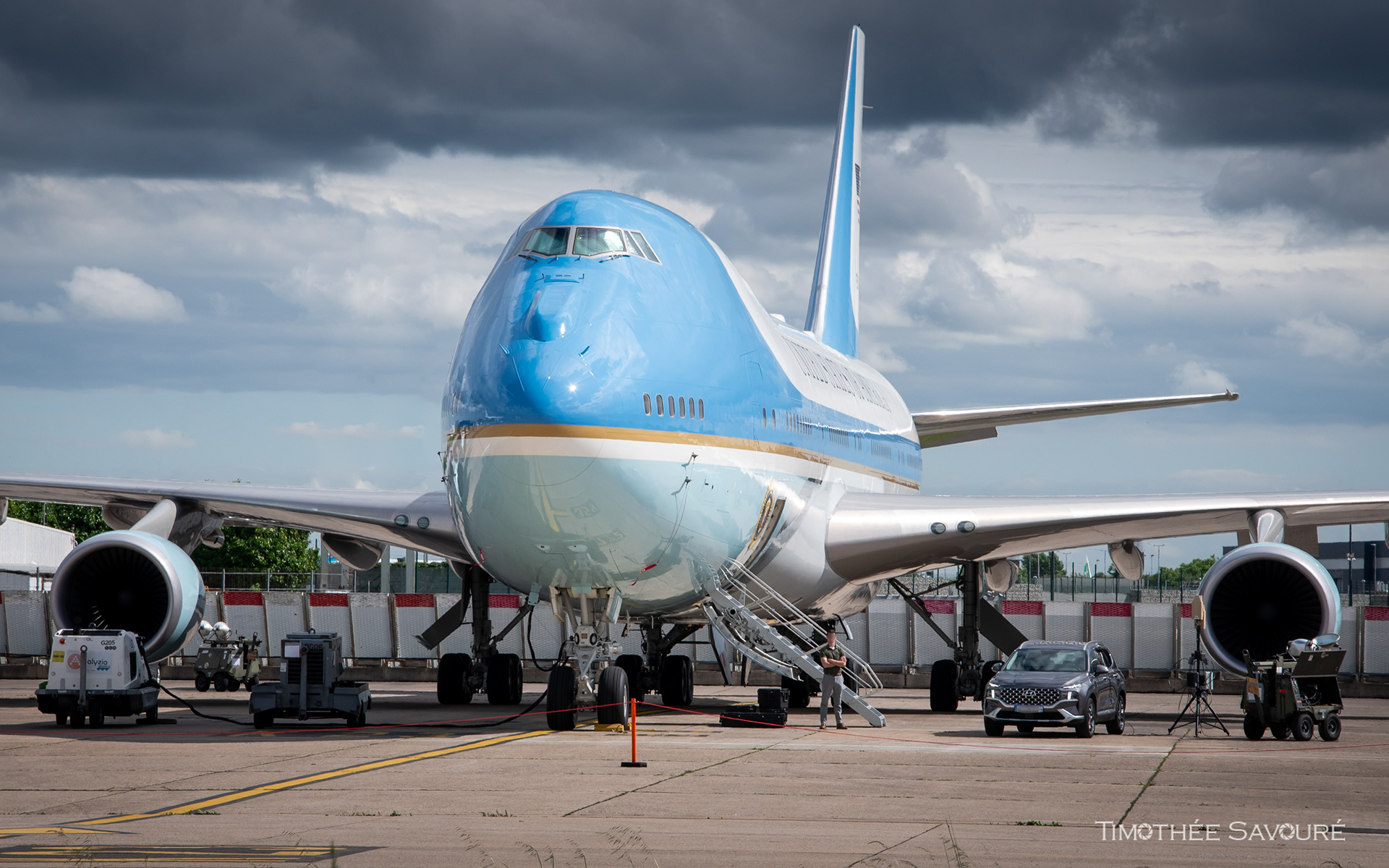 VC-25B stationned in Paris Orly during Joe Biden's visit