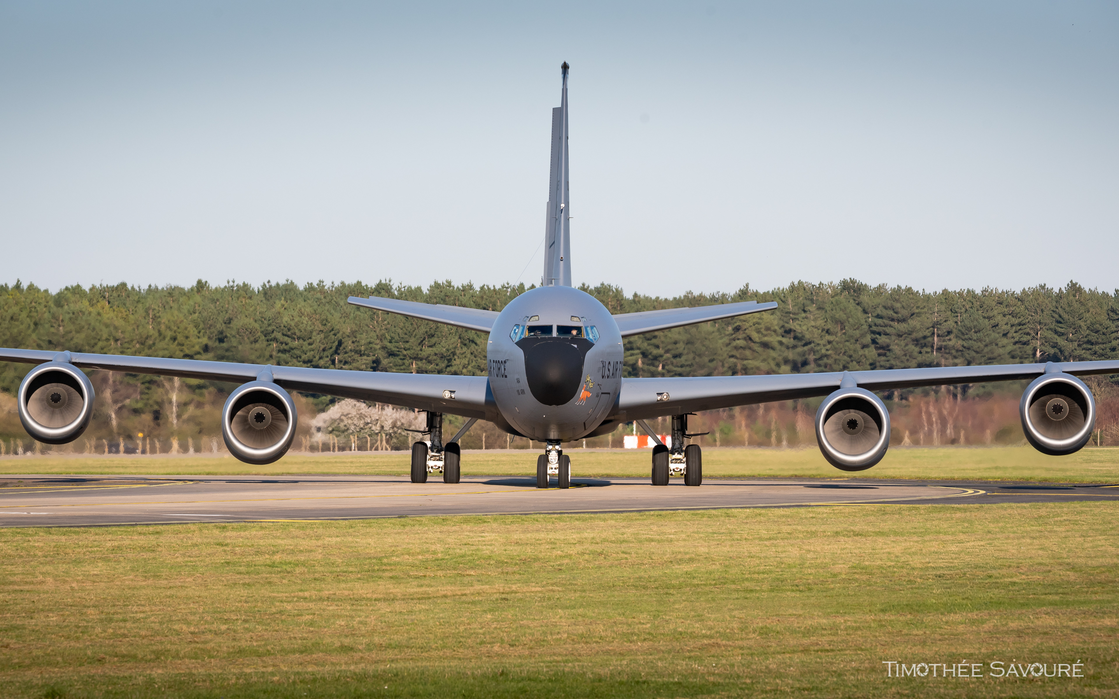 Face-to-face with a local resident in front of the Mildenhall scenery
