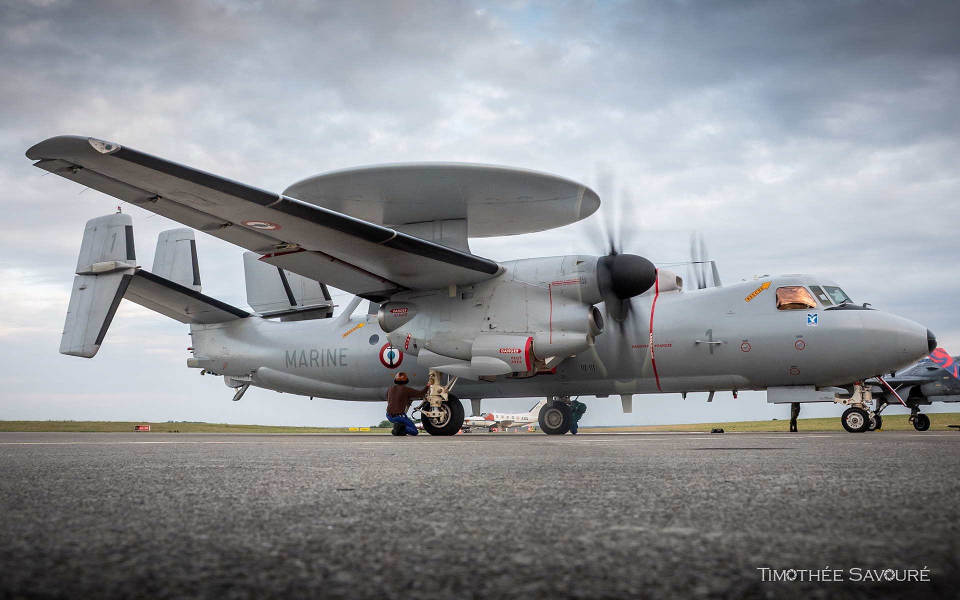 Marine Nationale E-2C Hawkeye back from its demo in Albert