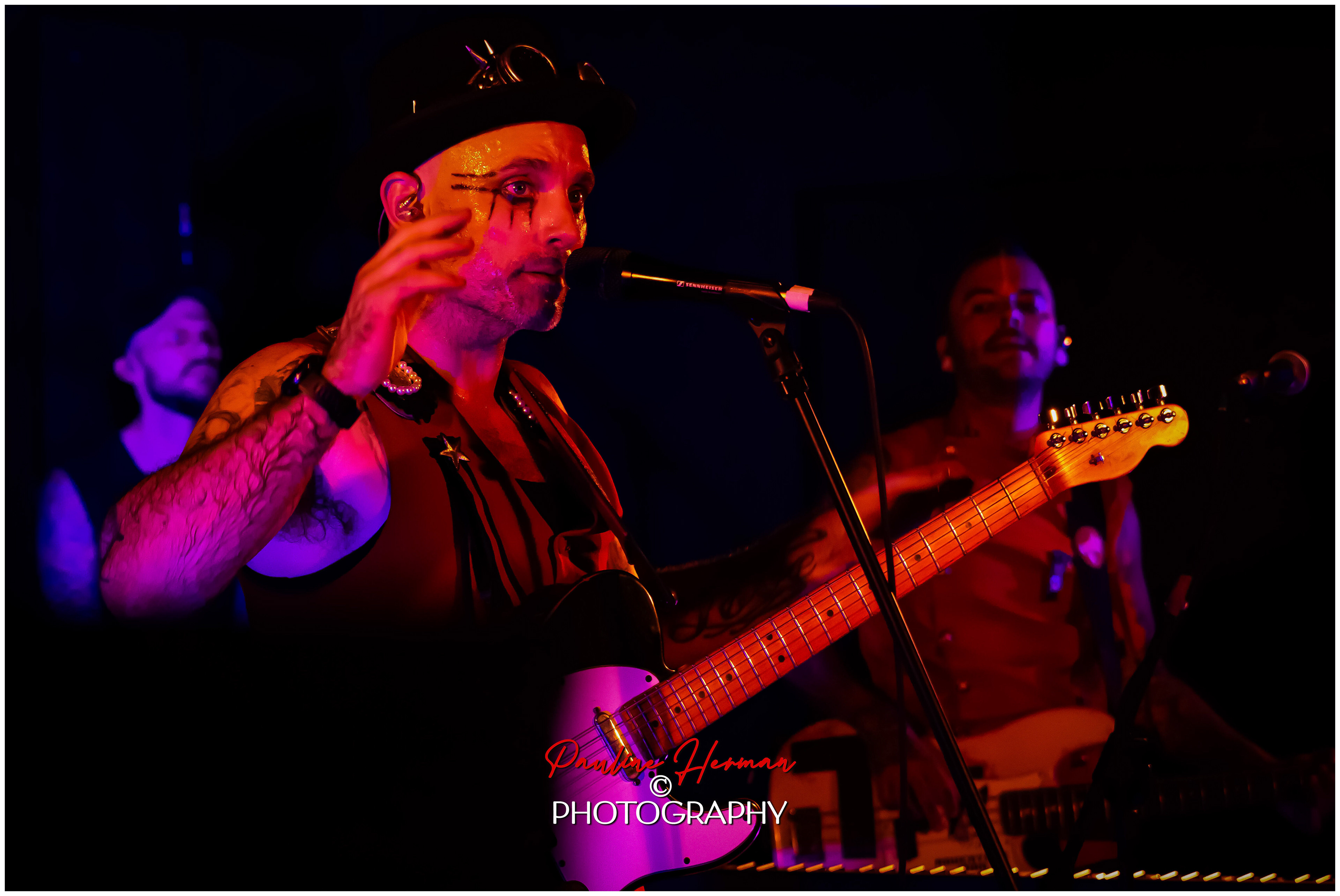 It's Kahn & The Parlotones!