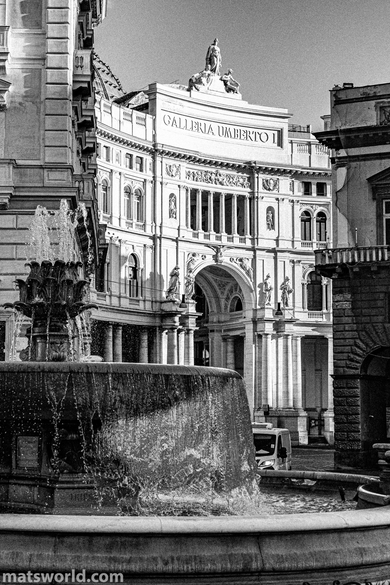 una passegiata per Napoli - gli edifici