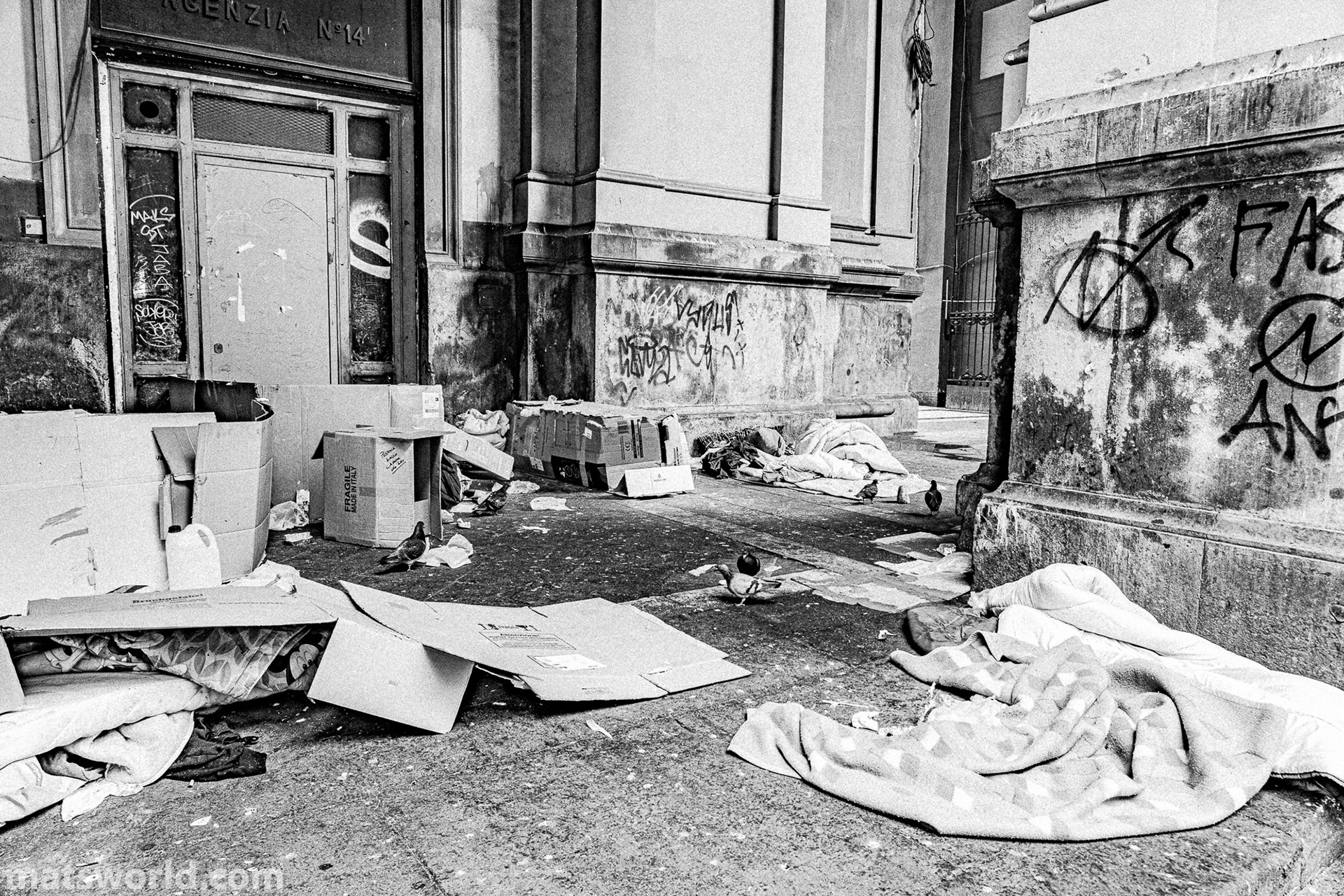 una passegiata per Napoli - i senzatetti