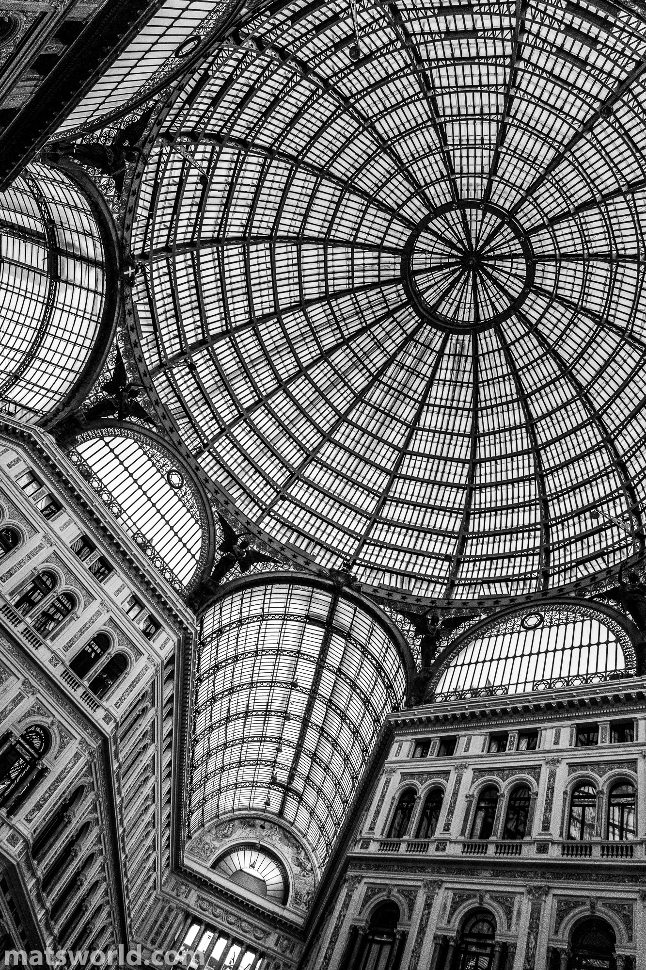 una passegiata per Napoli - gli edifici