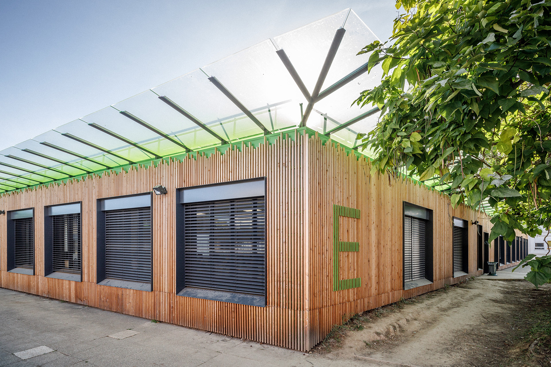 Vue vers le bâtiment E