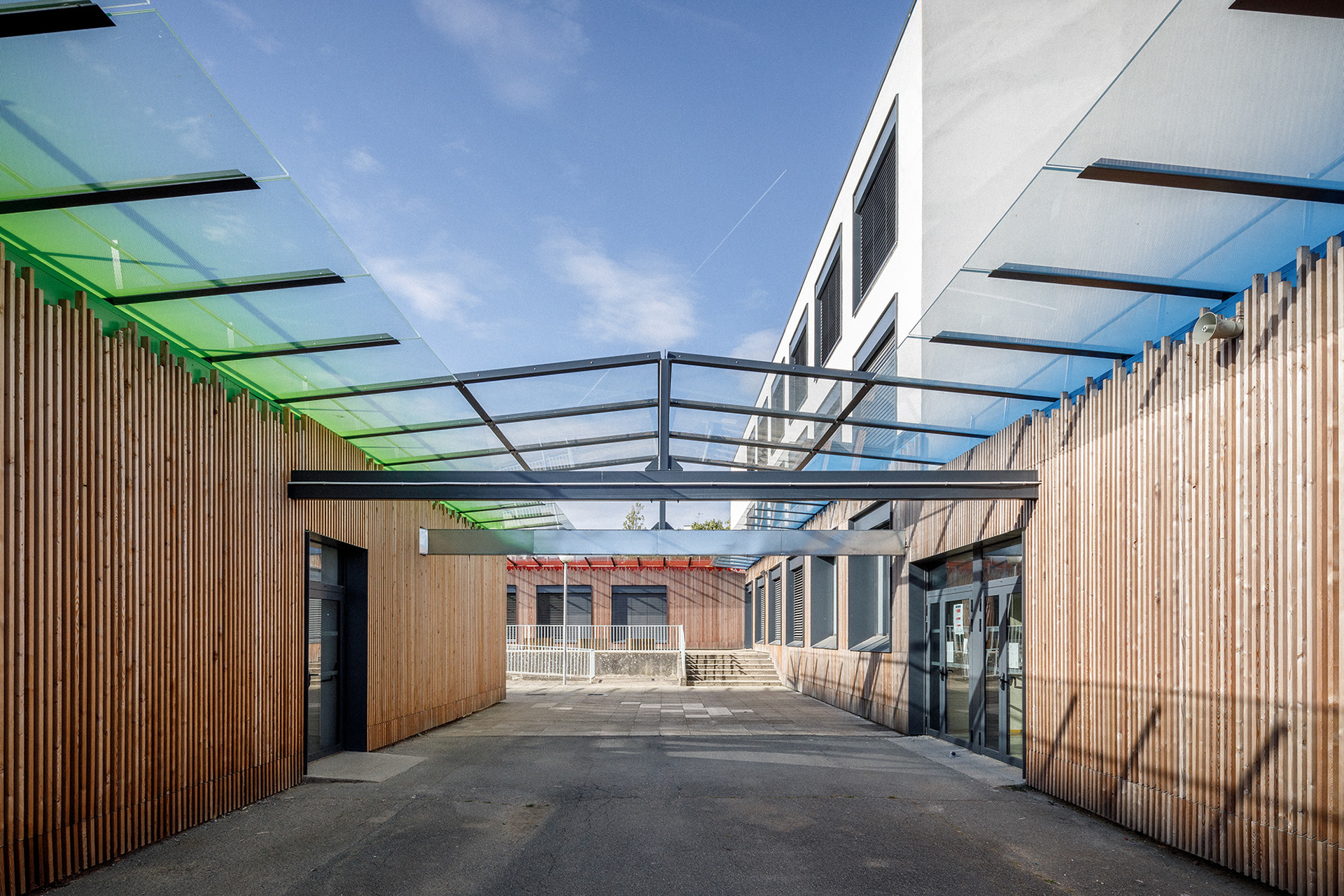 Vue du passage de liaison entre les bâtiments B et E