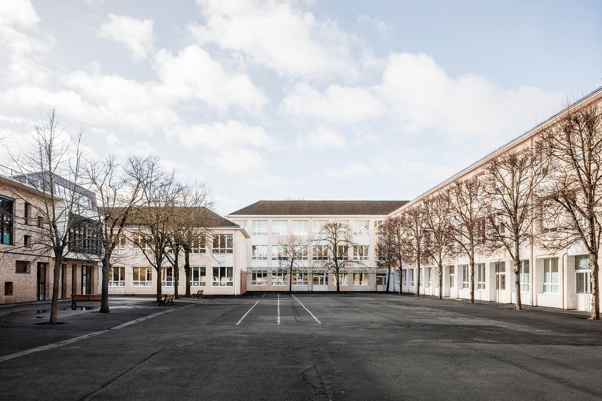 Groupe Scolaire Les Bons Raisins - Vue de la cour
