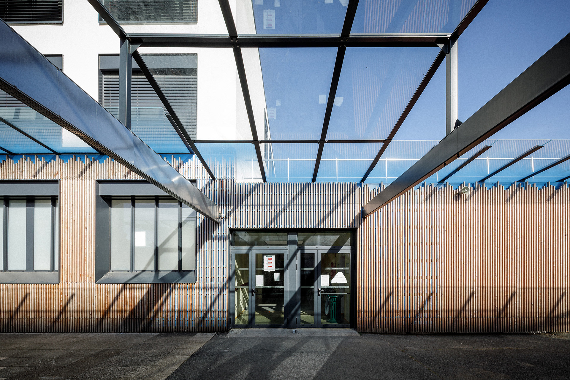 Vue du passage de liaison entre les bâtiments B et E