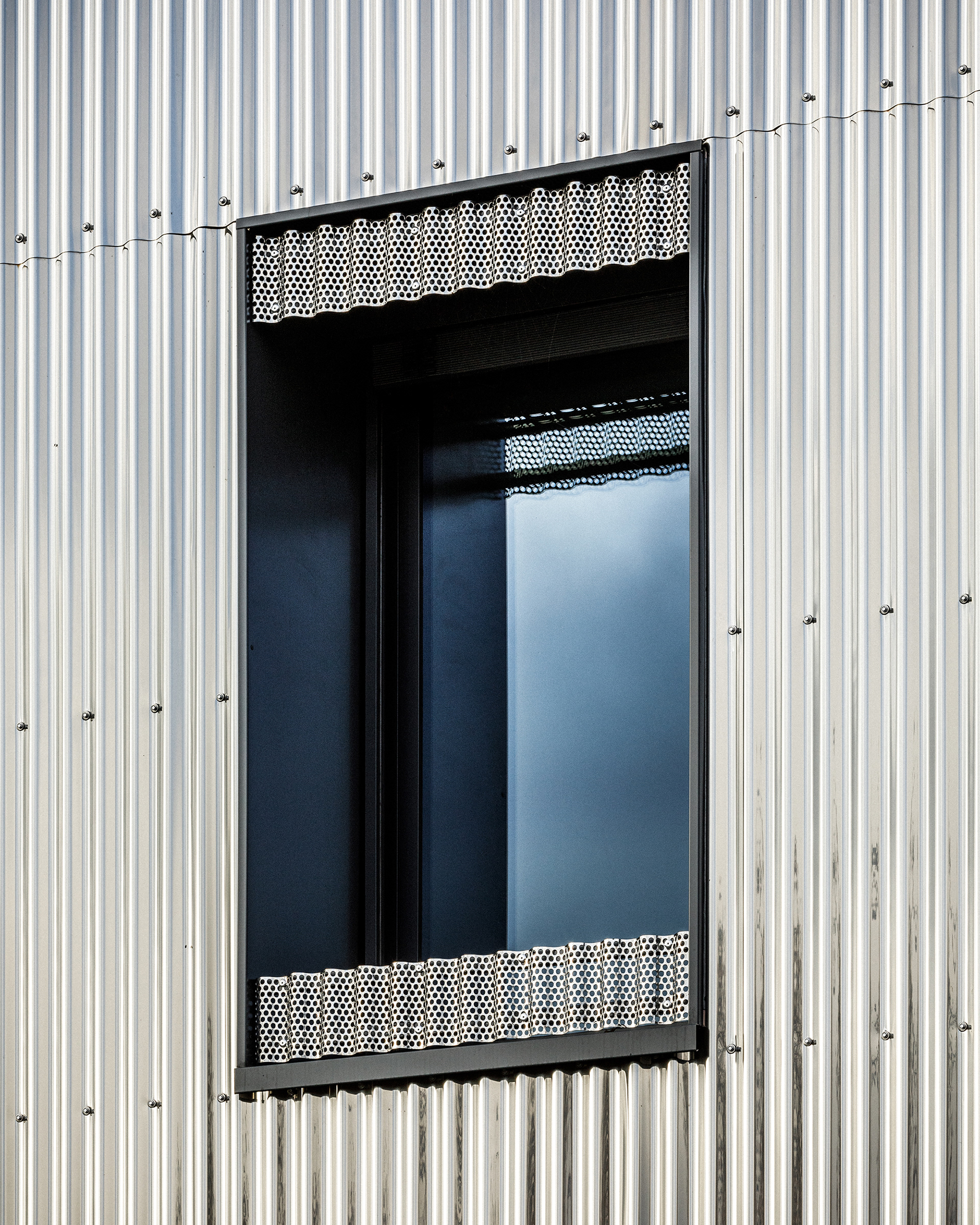 Détail sur les lambrequin et garde-corps extérieurs