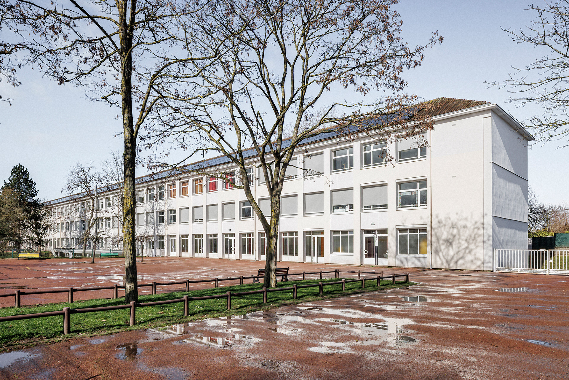 Groupe Scolaire Louis Pasteur - Vue de la cour