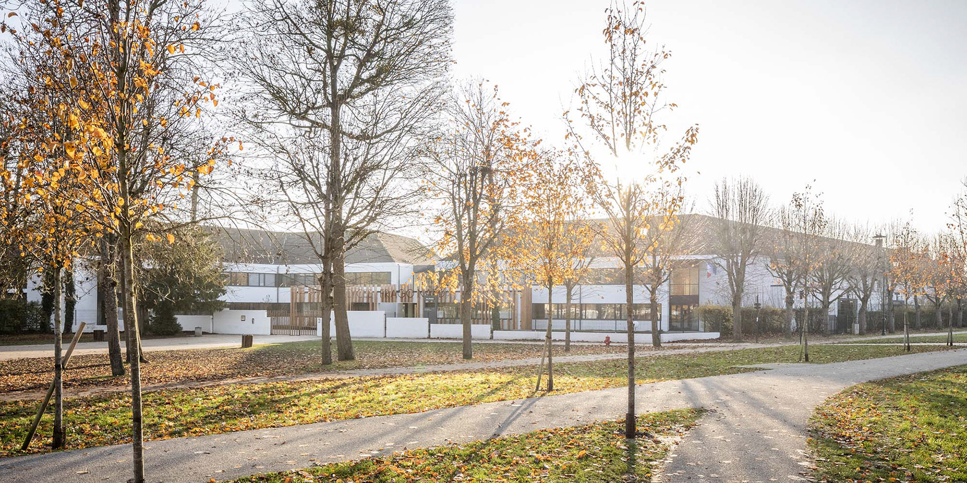 Vue d'ensemble vers l'entrée