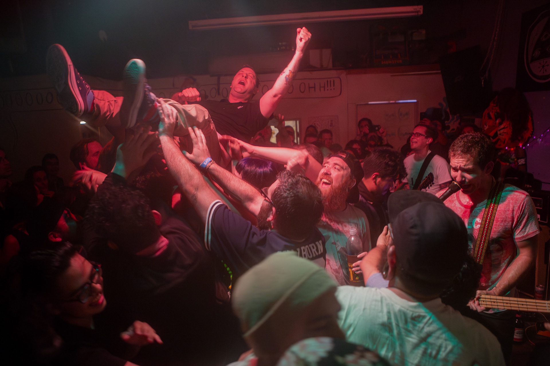 Tim crowd surfing at VLHS || ©Adrian Huerta