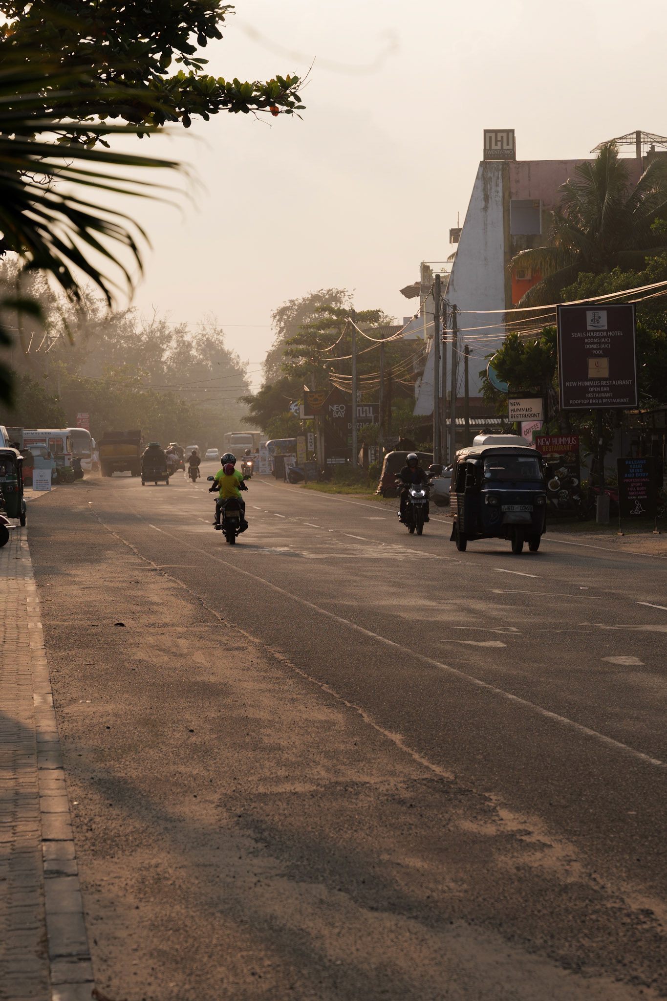 Sunset traffic, Welligama