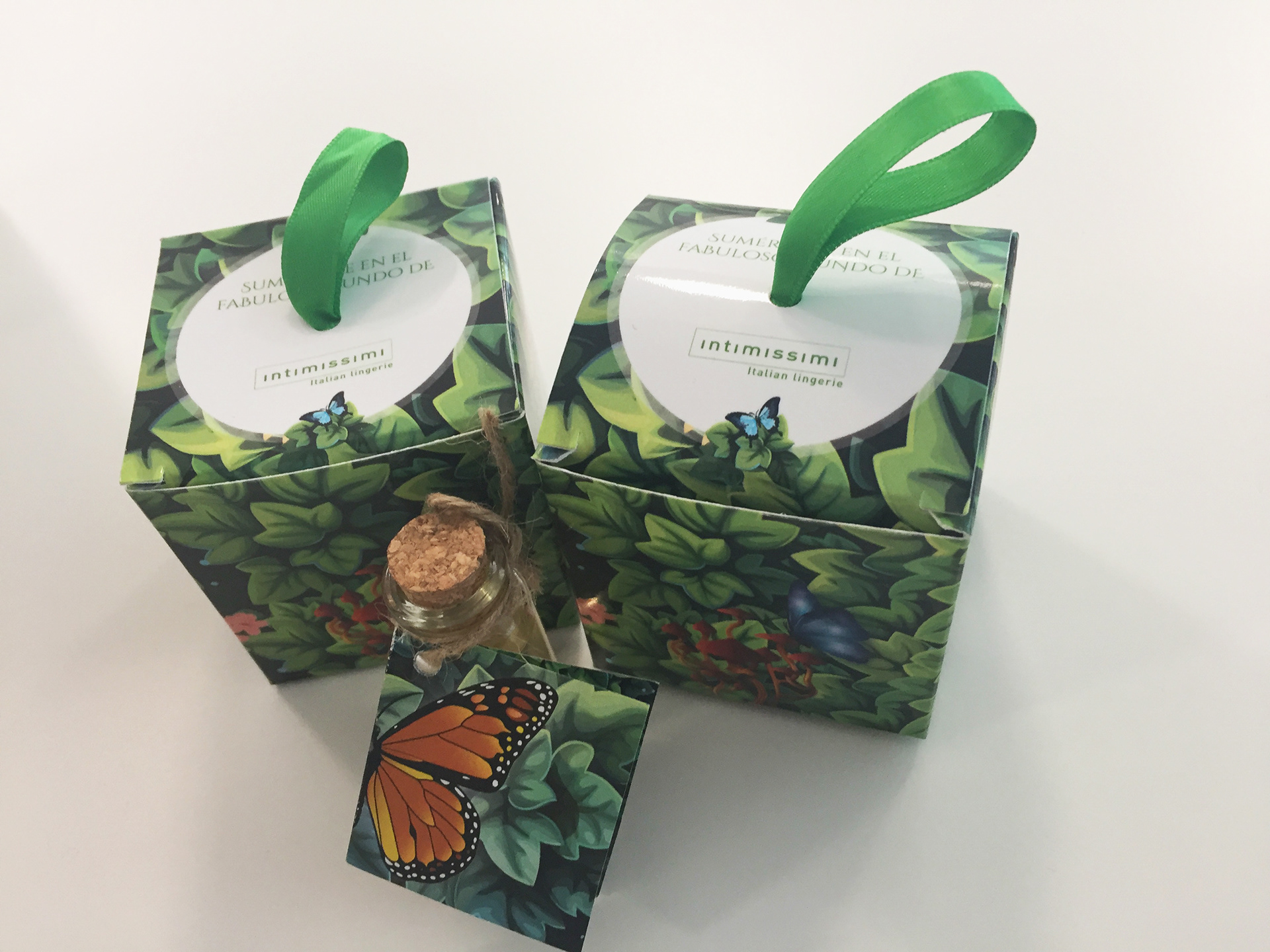 Cajas con dulces y elixir