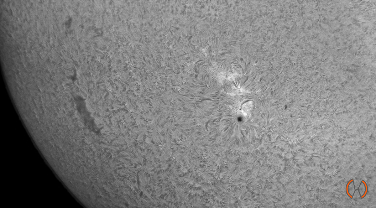 2022 - De Zon in Hydrogen Alpha licht met zonnevlek AR3068, 3072 en 3073