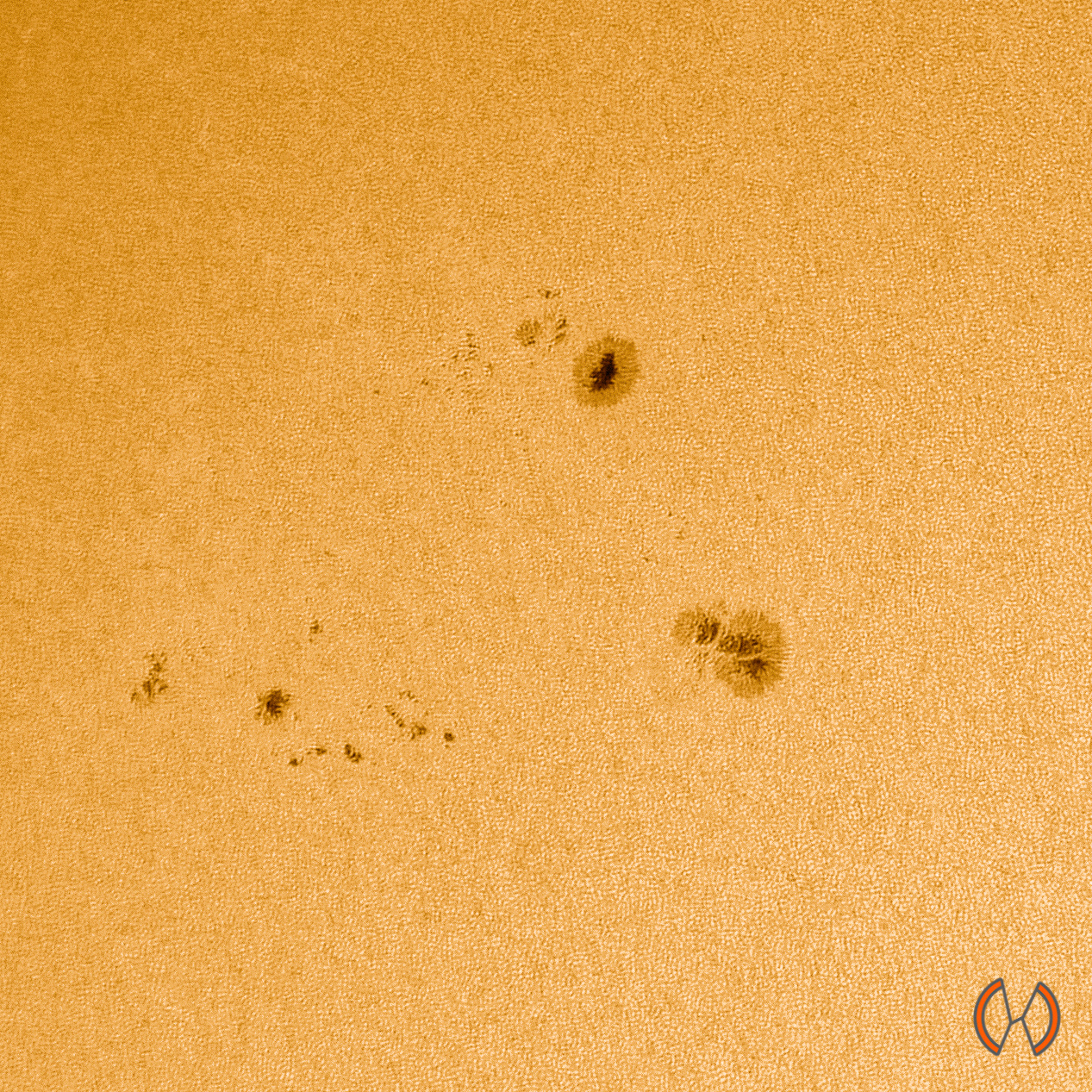 2023 - Zonnevlekken AR3301, 3302 en 3305