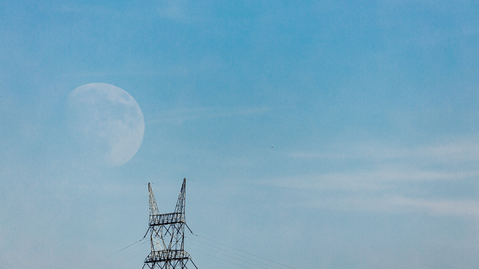 2024 - Time-lapse van de opkomst van de Eerste Kwartier Maan bij daglicht