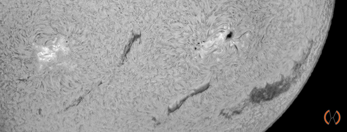 2022 - De Zon in Hydrogen Alpha licht met zonnevlek AR3055 en AR3056