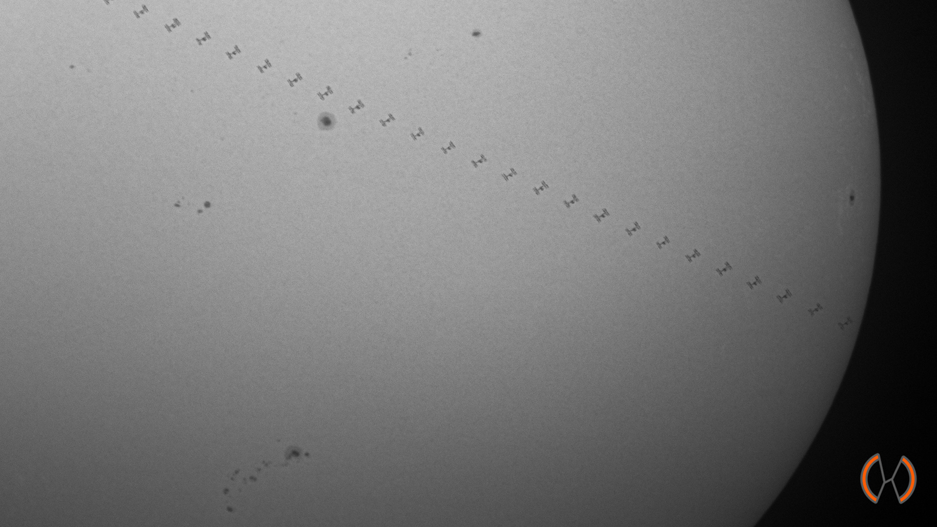 2023 - Combinatie van de ISS Zonovergang (19fps)