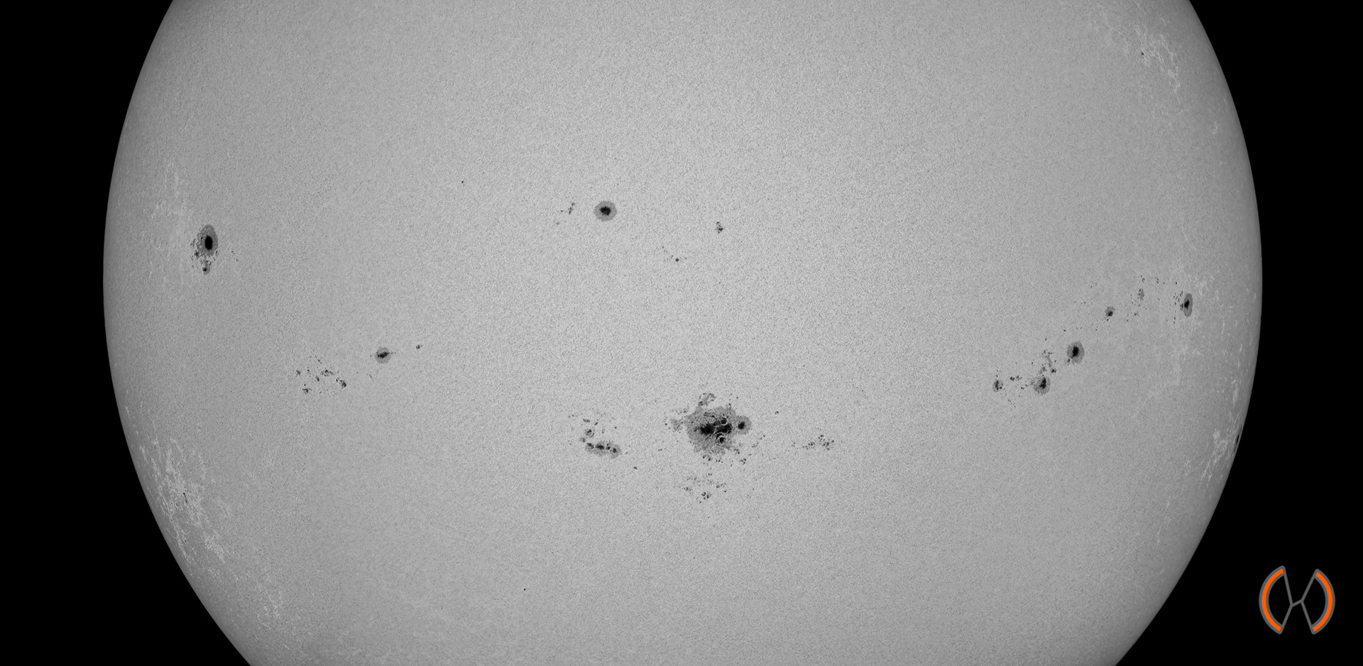 2024 - De Zon in continuüm licht met AR3784, 82, 81, 83, 80, 77, 75, 74 en 72