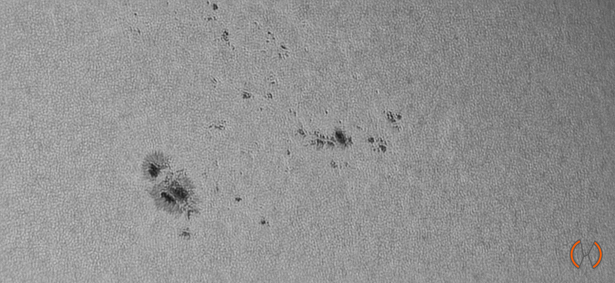 2023 - De Zon in continuüm licht met zonnevlekken AR3422, 3418 & 3421