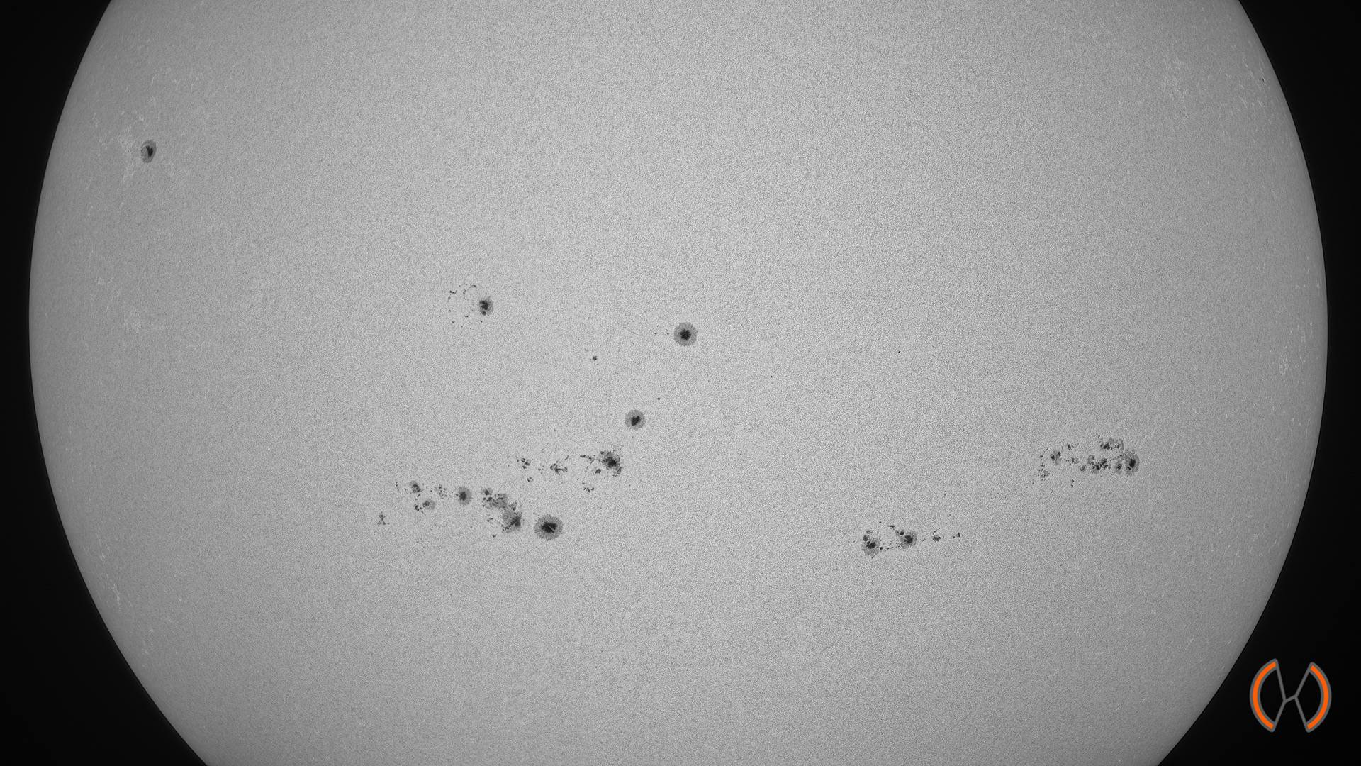 2024 - De Zon in continuüm (zichtbaar) licht met zonnevlekken AR3769, 63, 64, 66, 67, 65, 68 en 62