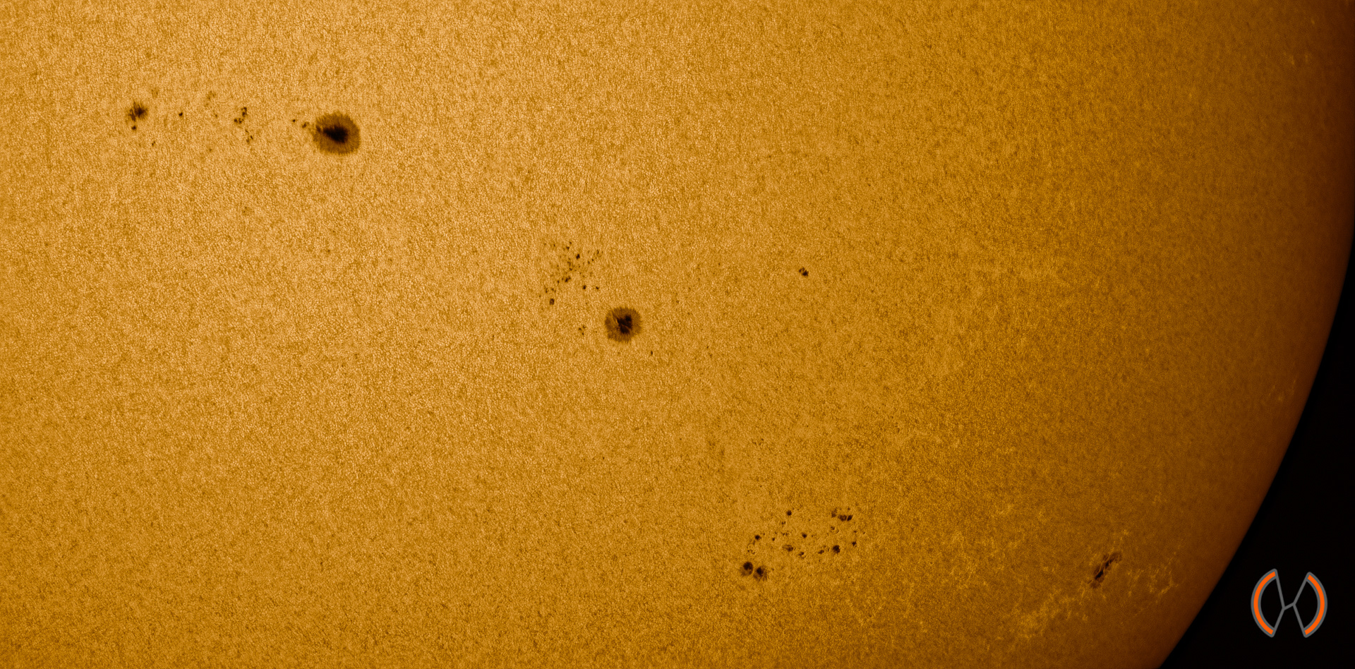 2024 - De zon in wit licht met AR3679, 3674, 3673,3683 en 3676