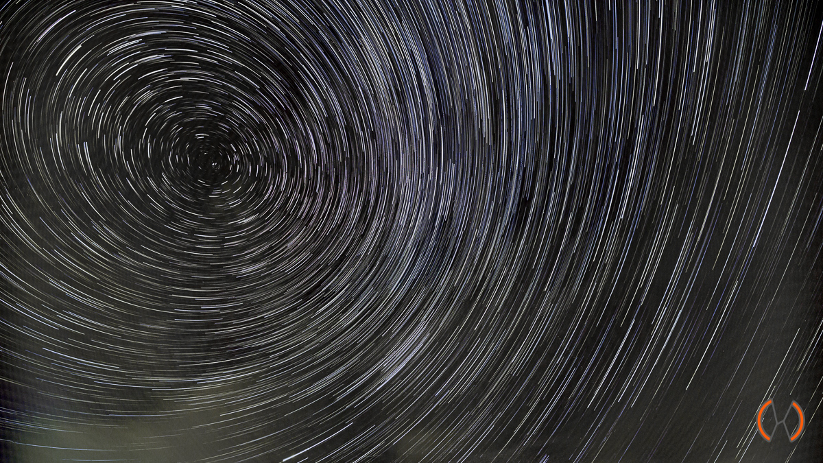 2021 - Sterrenspoor in noordelijke richting tijdens mist en wolkenvelden
