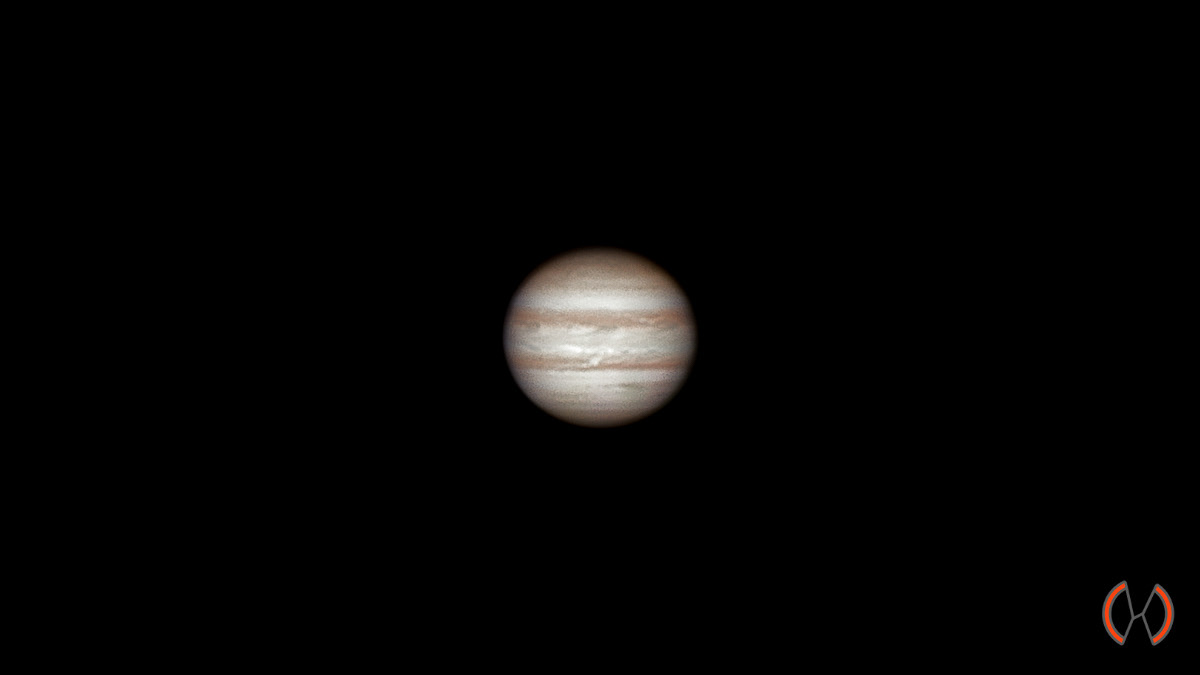 2024 - Jupiter in RGB (kleur). Grote onweerstorm (wit) in de bruine zuidelijke equatoriale gordel (SEB)