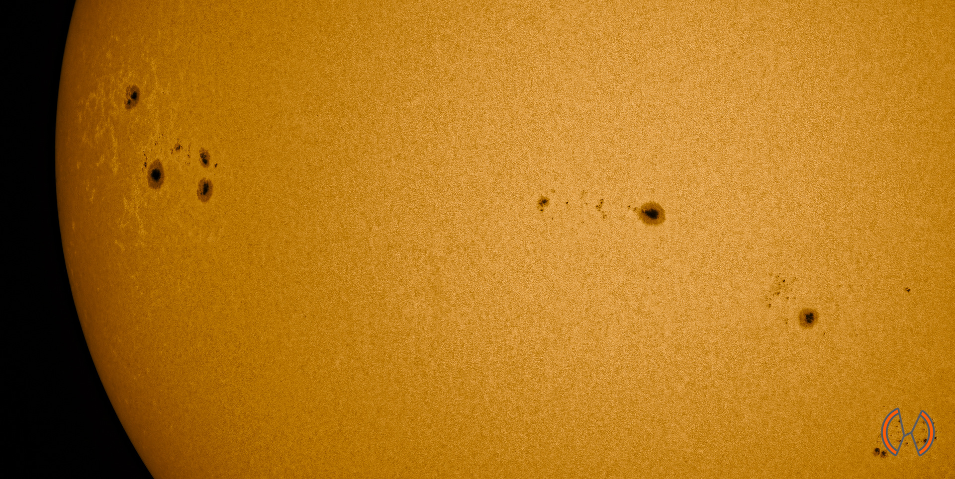 2024 - De zon in wit licht met AR3686, 3685,3679,3674,3673 en 3683