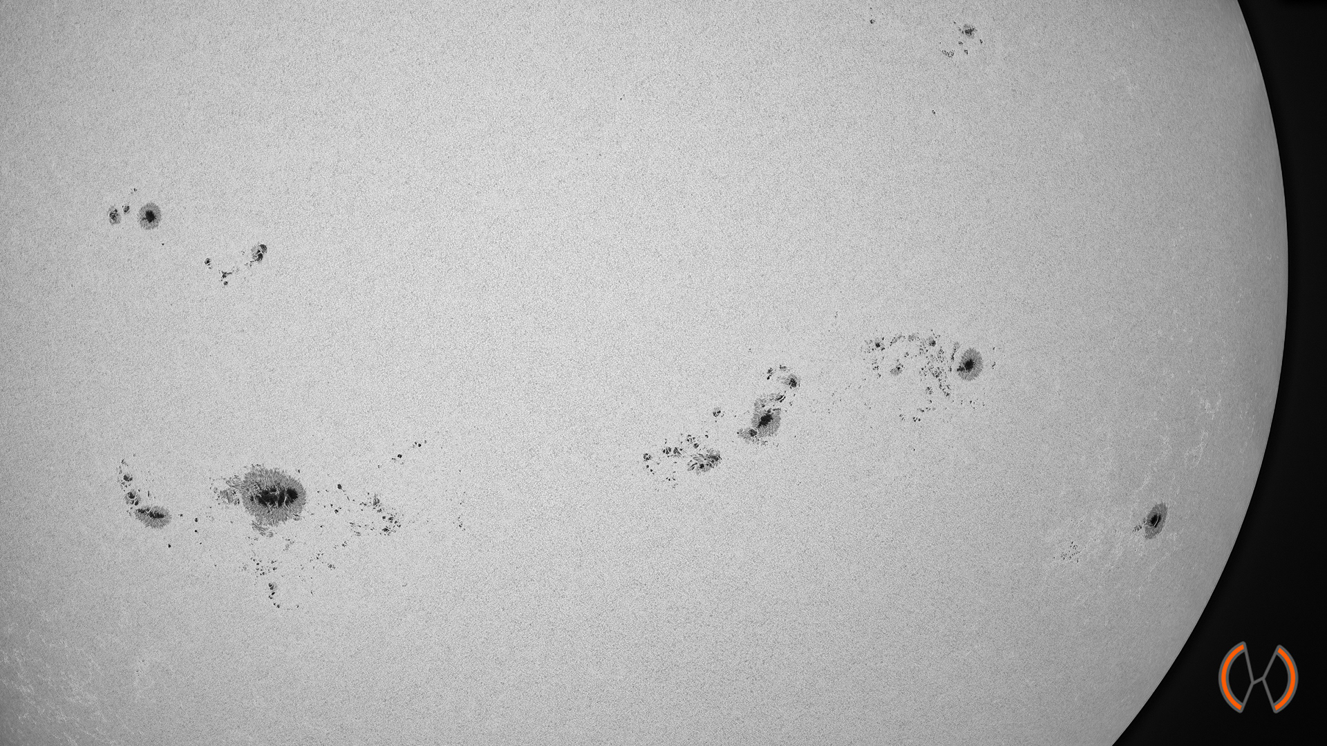 2024 - De Zon in continuüm licht met AR3781, 80, 77, 75, 74, 79 en 72