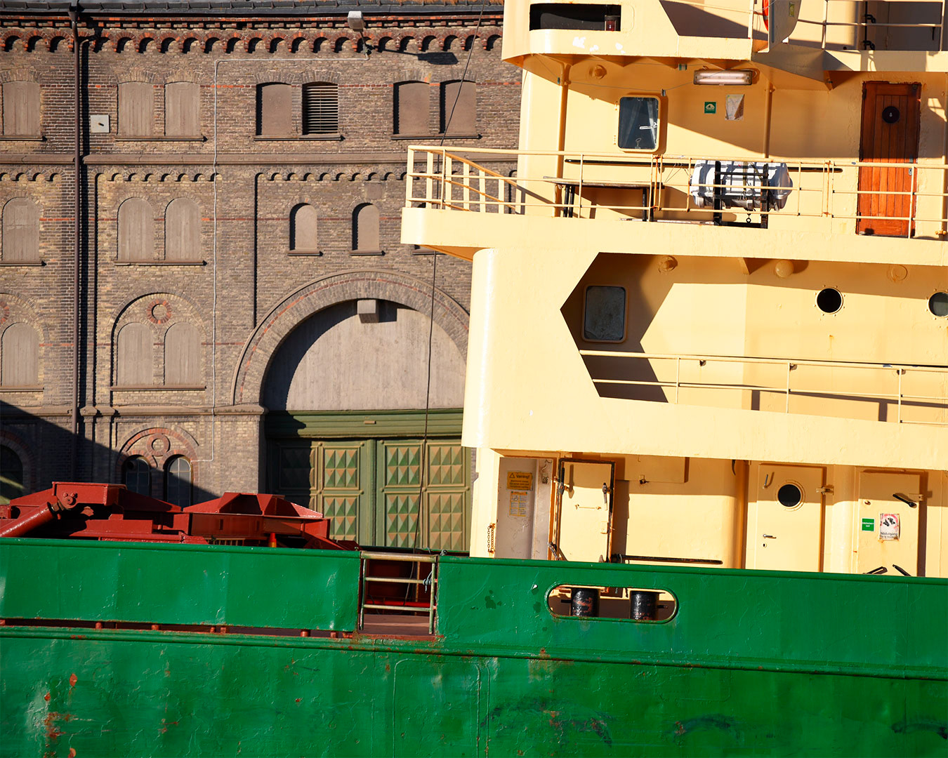 Hamnen / Jungfrun (Andreas Kvarn i bakgrunden) 2016