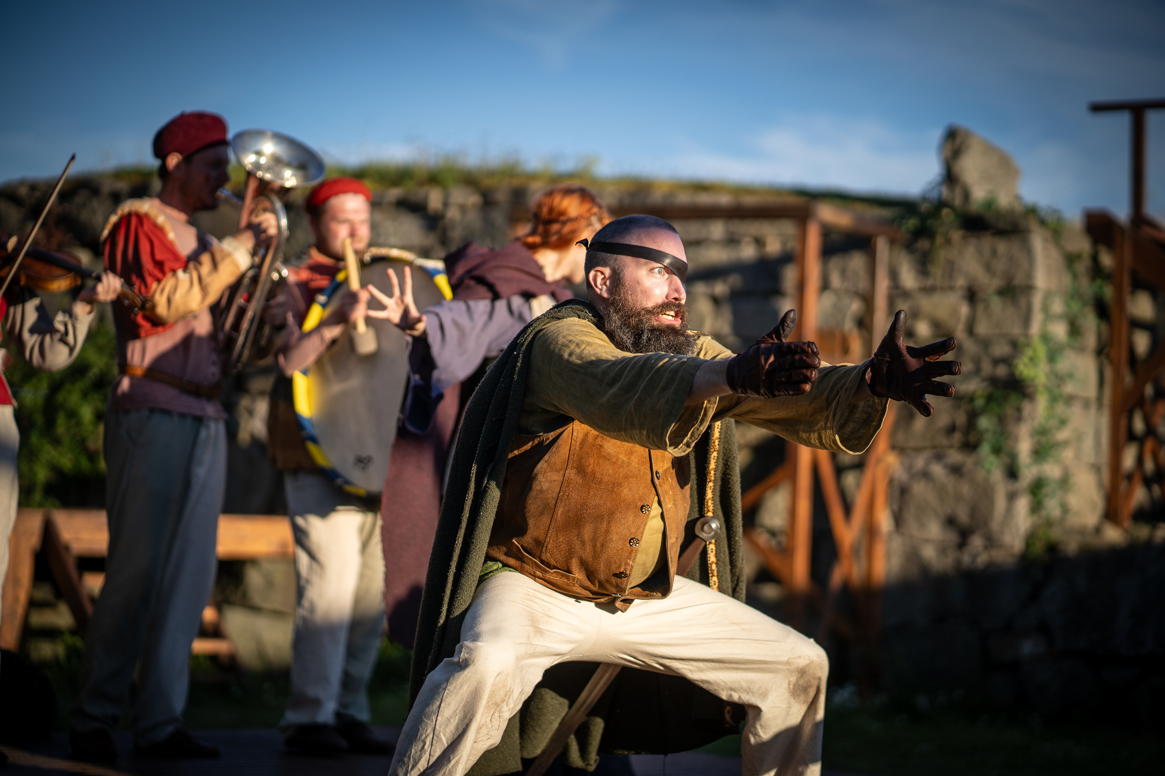 Svärdet i Stenen (2024)