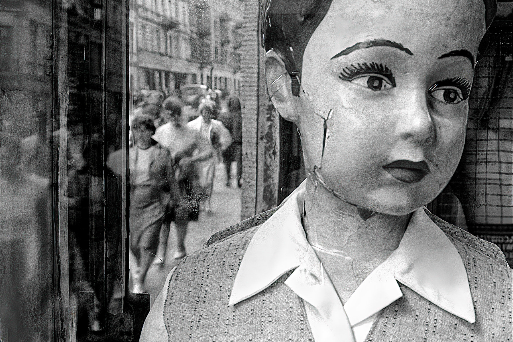 A Tailor Shop Showcase, Łódź