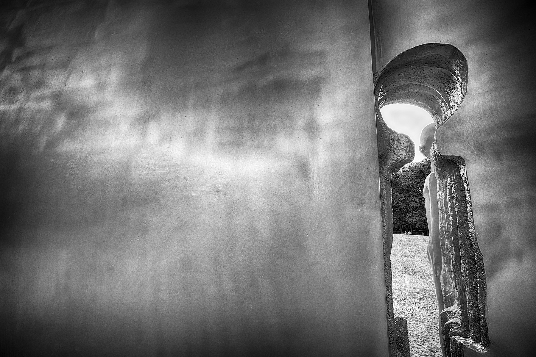 The Monument of the Broken Heart (summer), Łódź