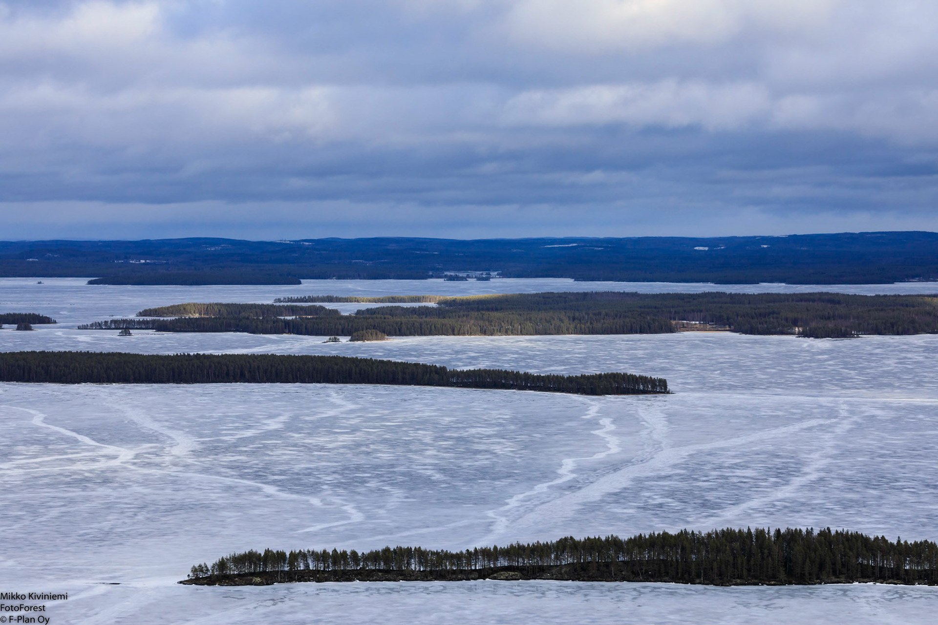 Pielisen Purjeselkä. Etualalla Matosen saari ja taustalla Iso-Korpin saari ja Kelvänsaari, 1262