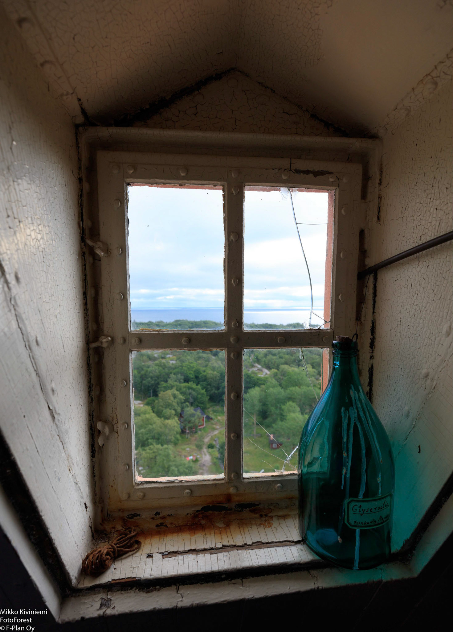 Isokarin majakka, majakan lyhdyn entisajan polttoainepullo, 1169