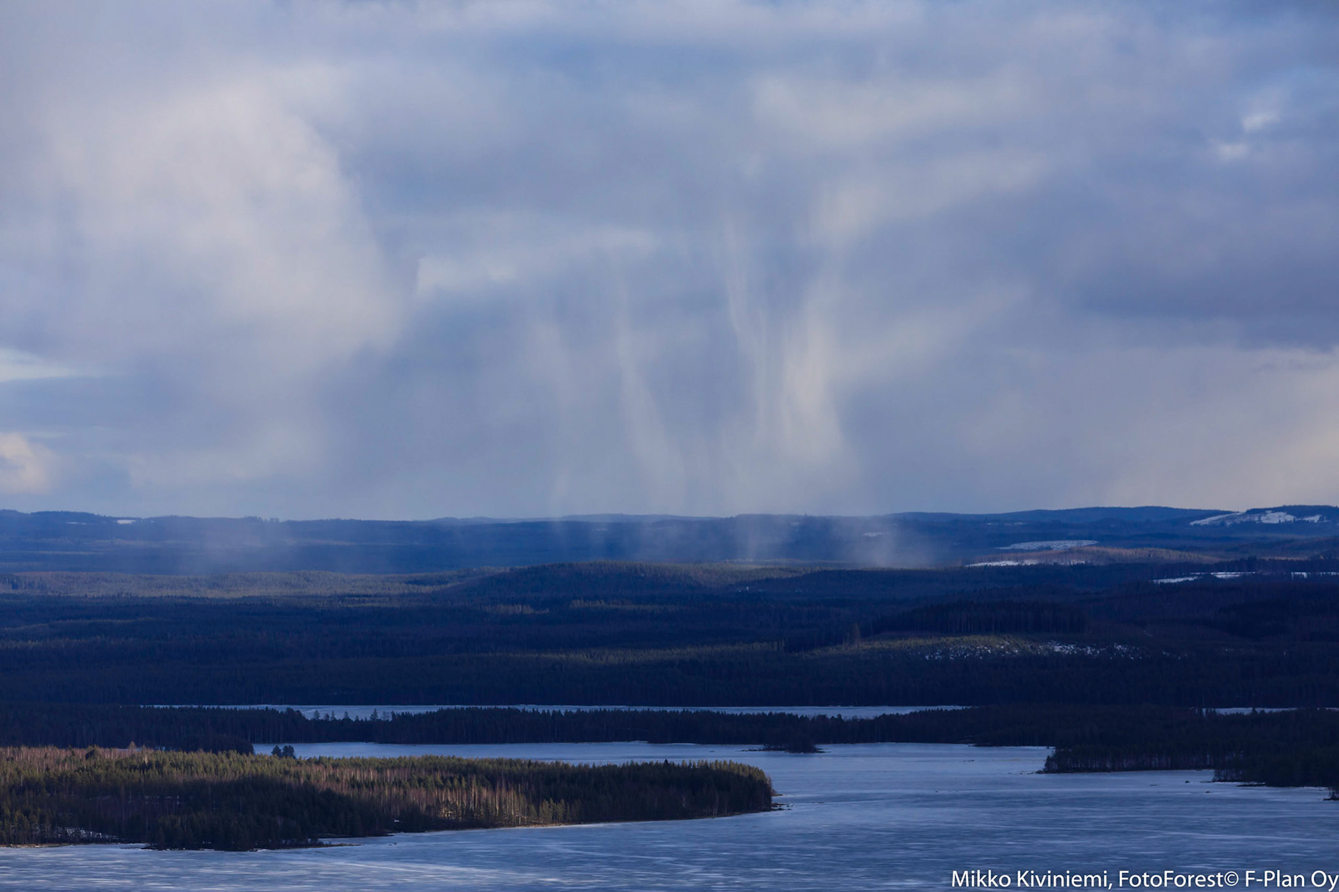 Näkymä Ukko-Kolilta Itään yli Pielisen Purjeselän Laveanvaaran suuntaan, 1211