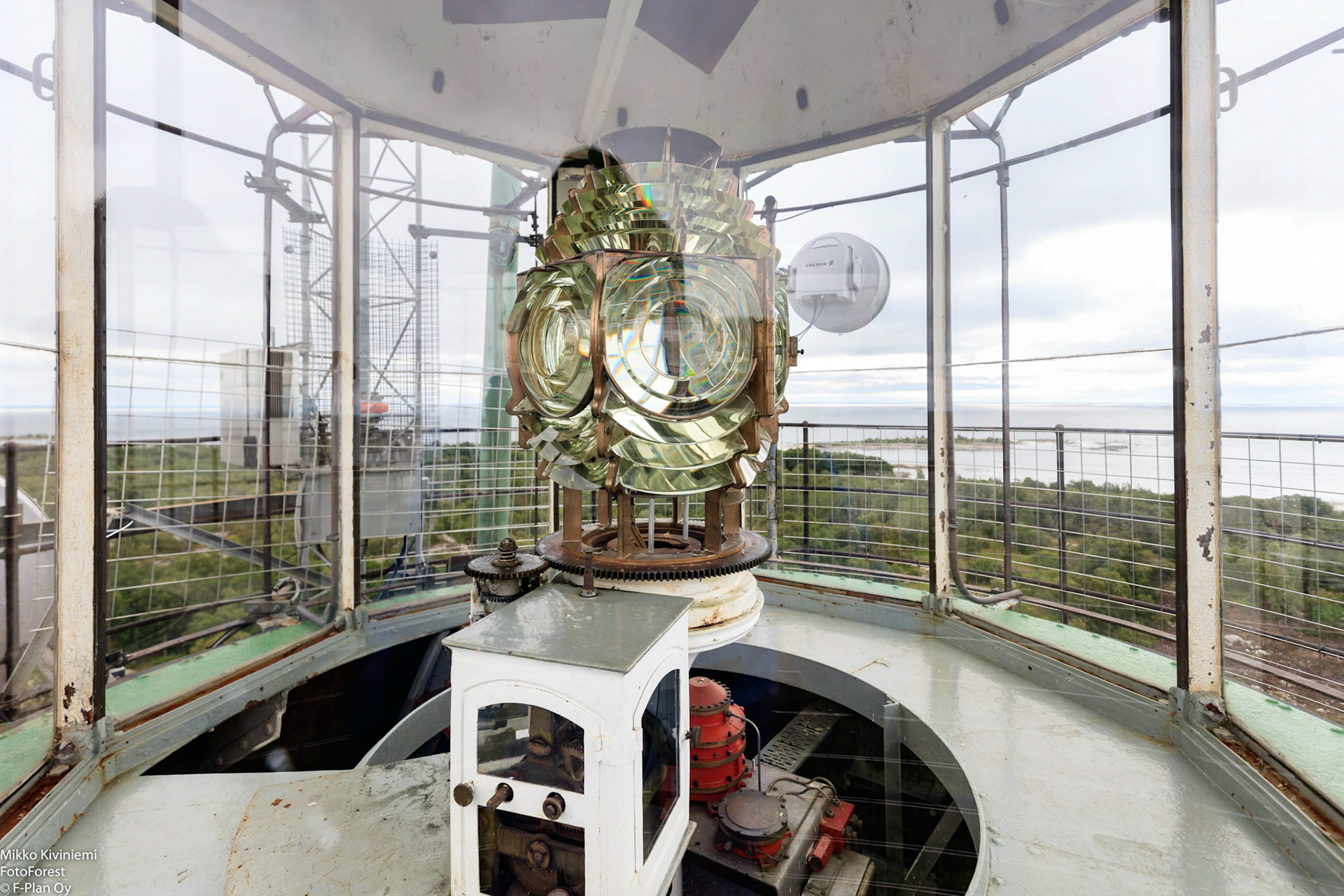 isokarin majakan lyhtyhuone ja 1872 Pariisissa rakennettu linssistö,1171