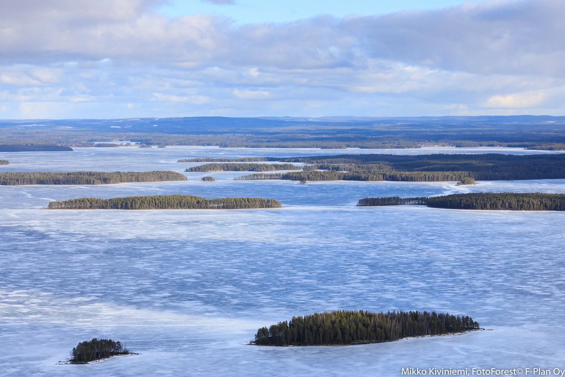 Pielisen Iso-Hölön saari. Taustalla saaret Iso-Korppi ja  Pieni-Korppi, 1217