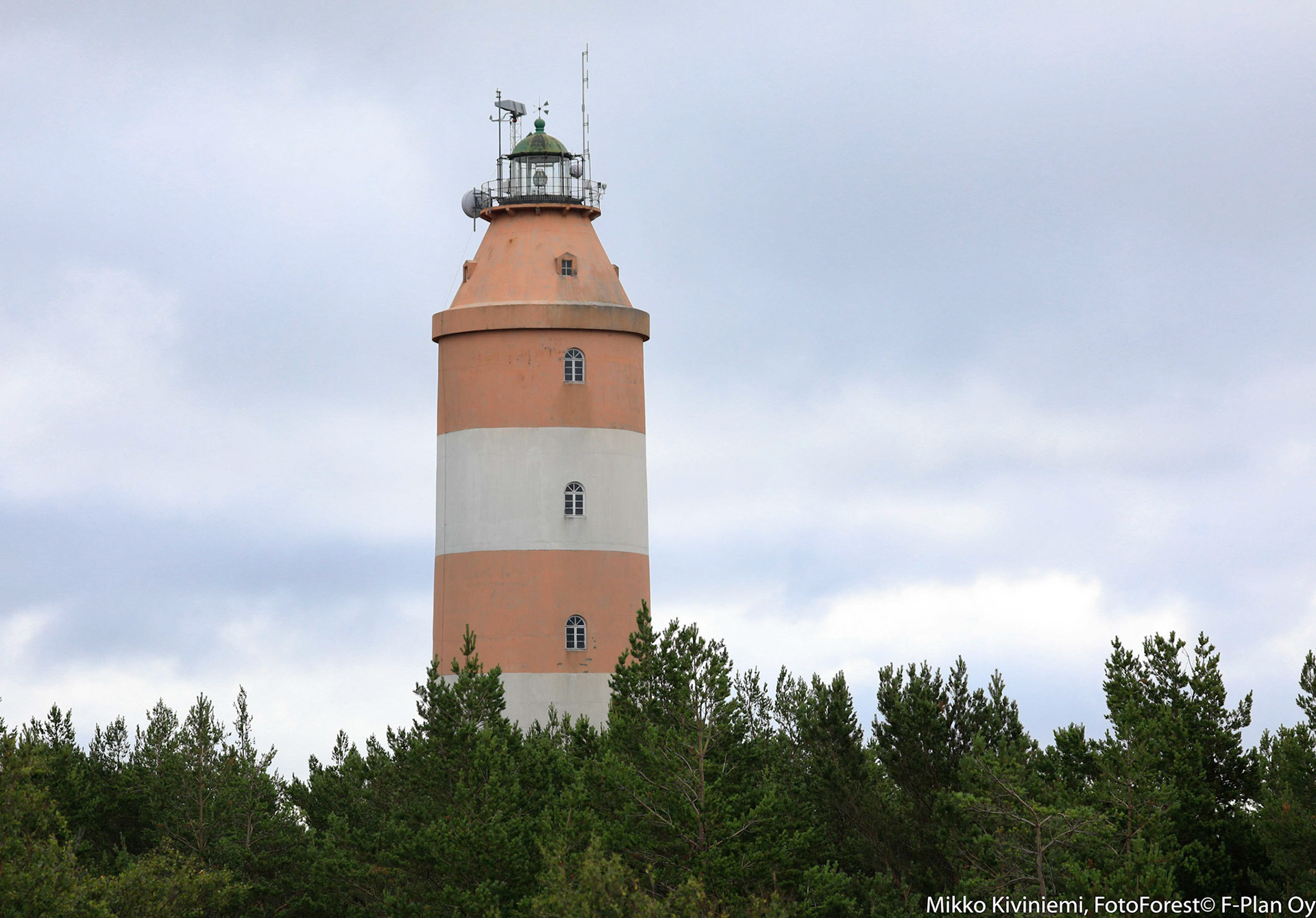 Isokarin majakka, 1141