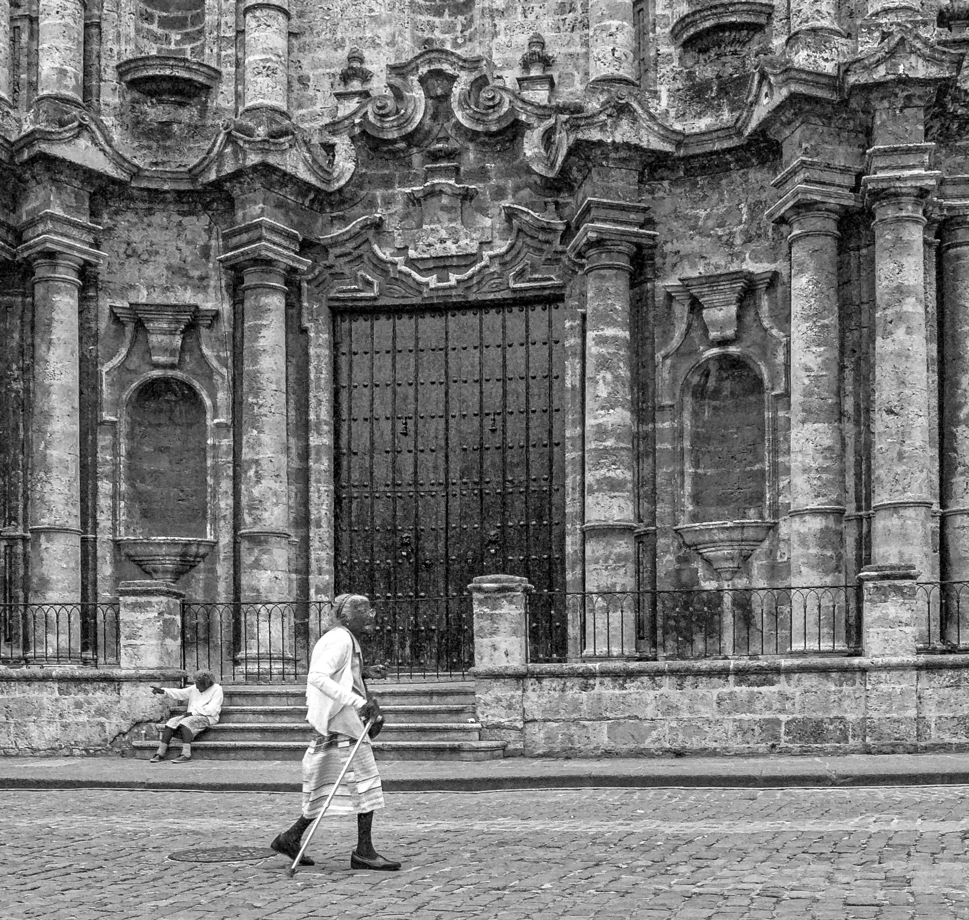 Walk in front of the  cathedral, Havana