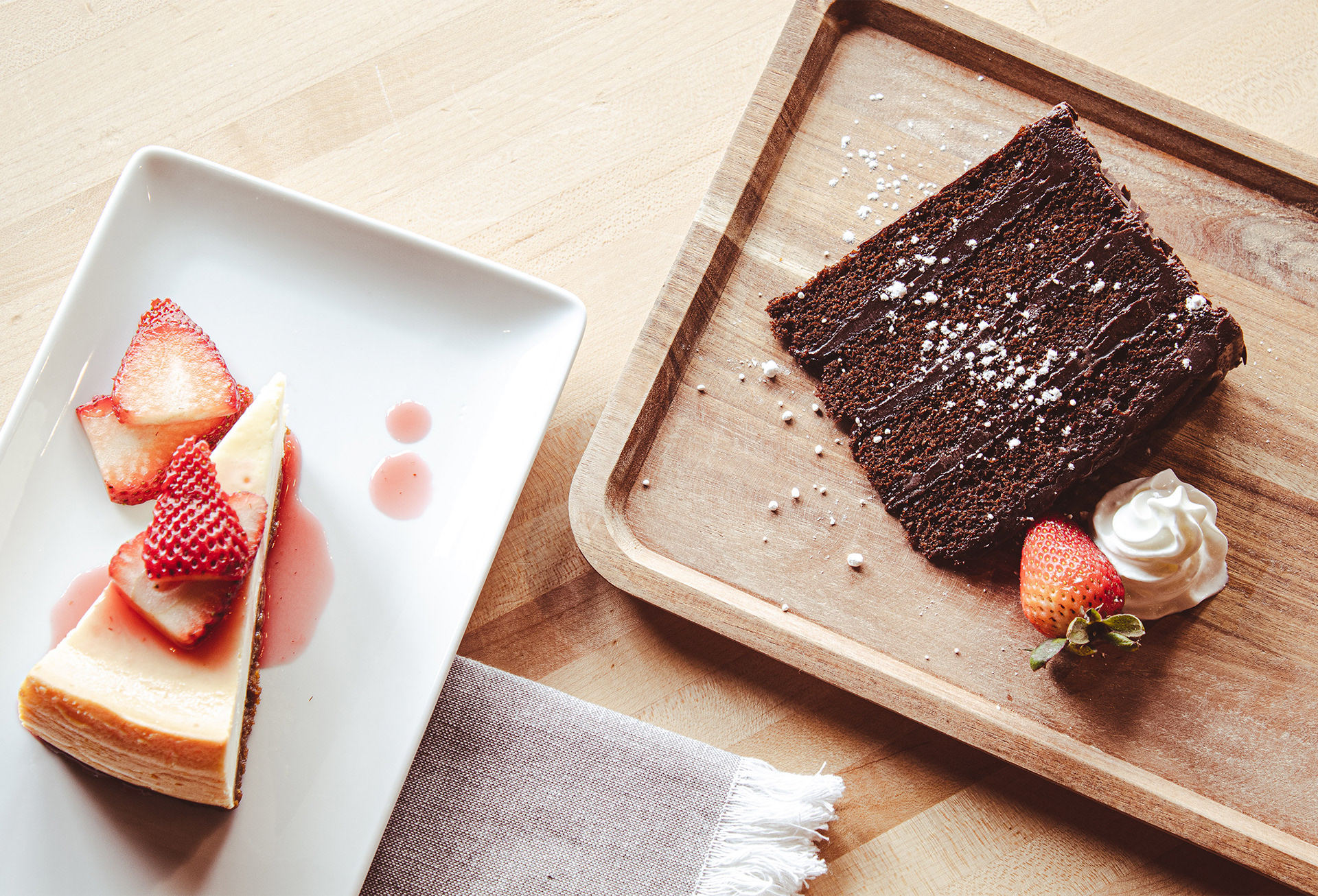 Leo's Italian Kitchen - Cheesecake and Chocolate Cake