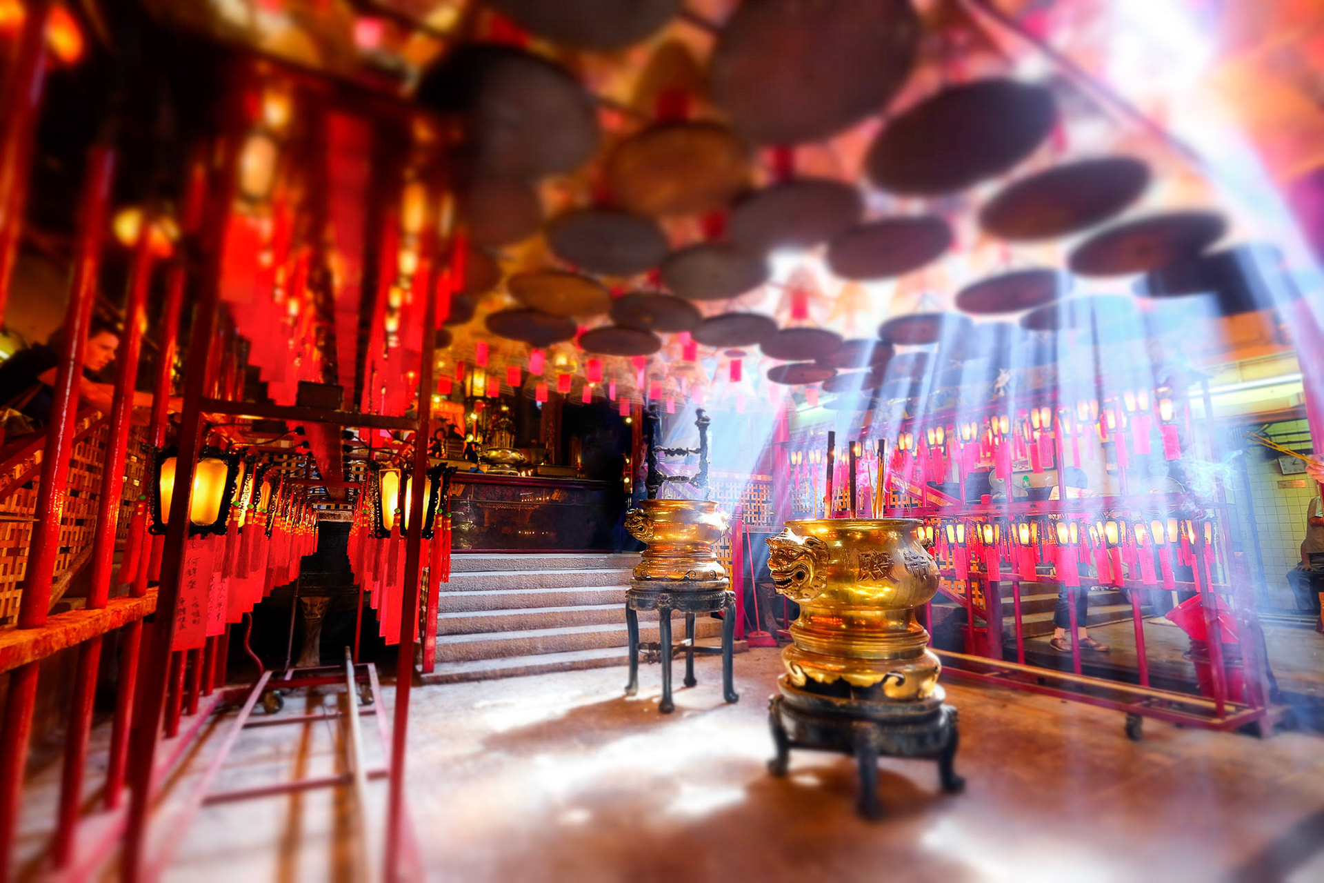 Man Mo Divine Lights