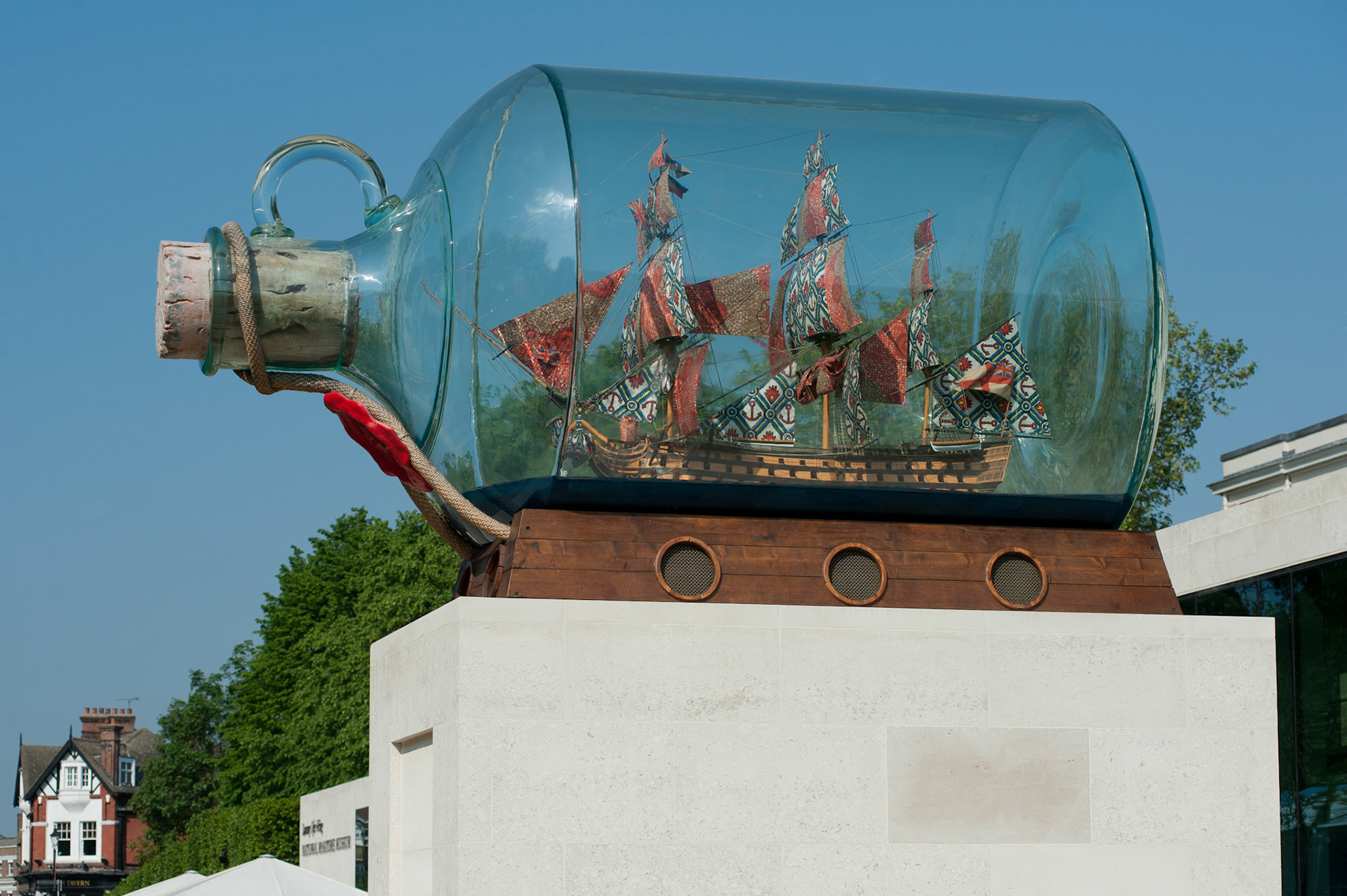 Yinka Shonibare, Nelson's Ship in a Bottle (2010) NMM port view